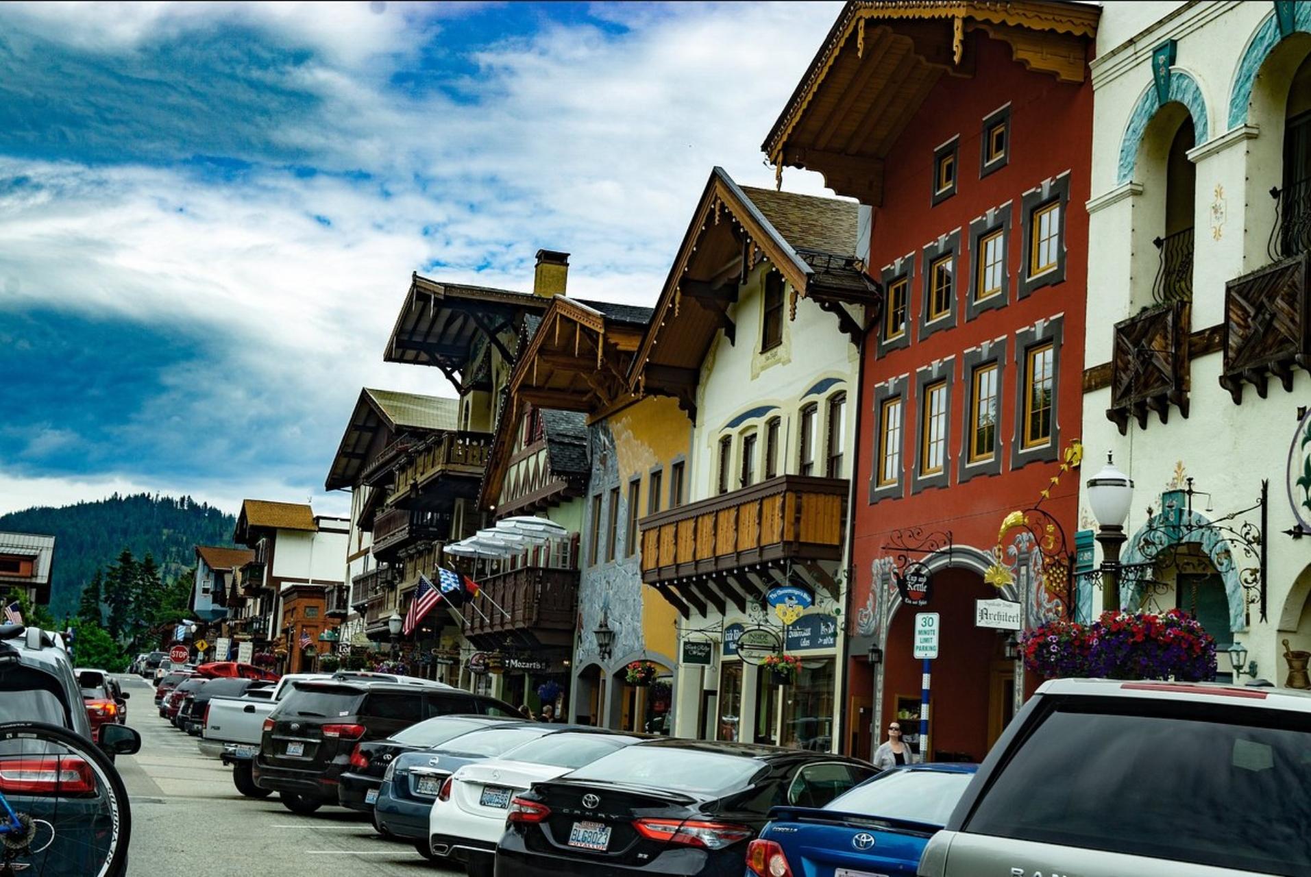 From Seattle: Leavenworth Bavarian Alpine Village Day Trip – Stevens Pass, Washington