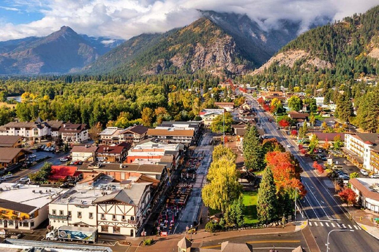 From Vancouver: Leavenworth & Premium Outlets 2-Day Tour – Seattle Premium Outlets, Washington