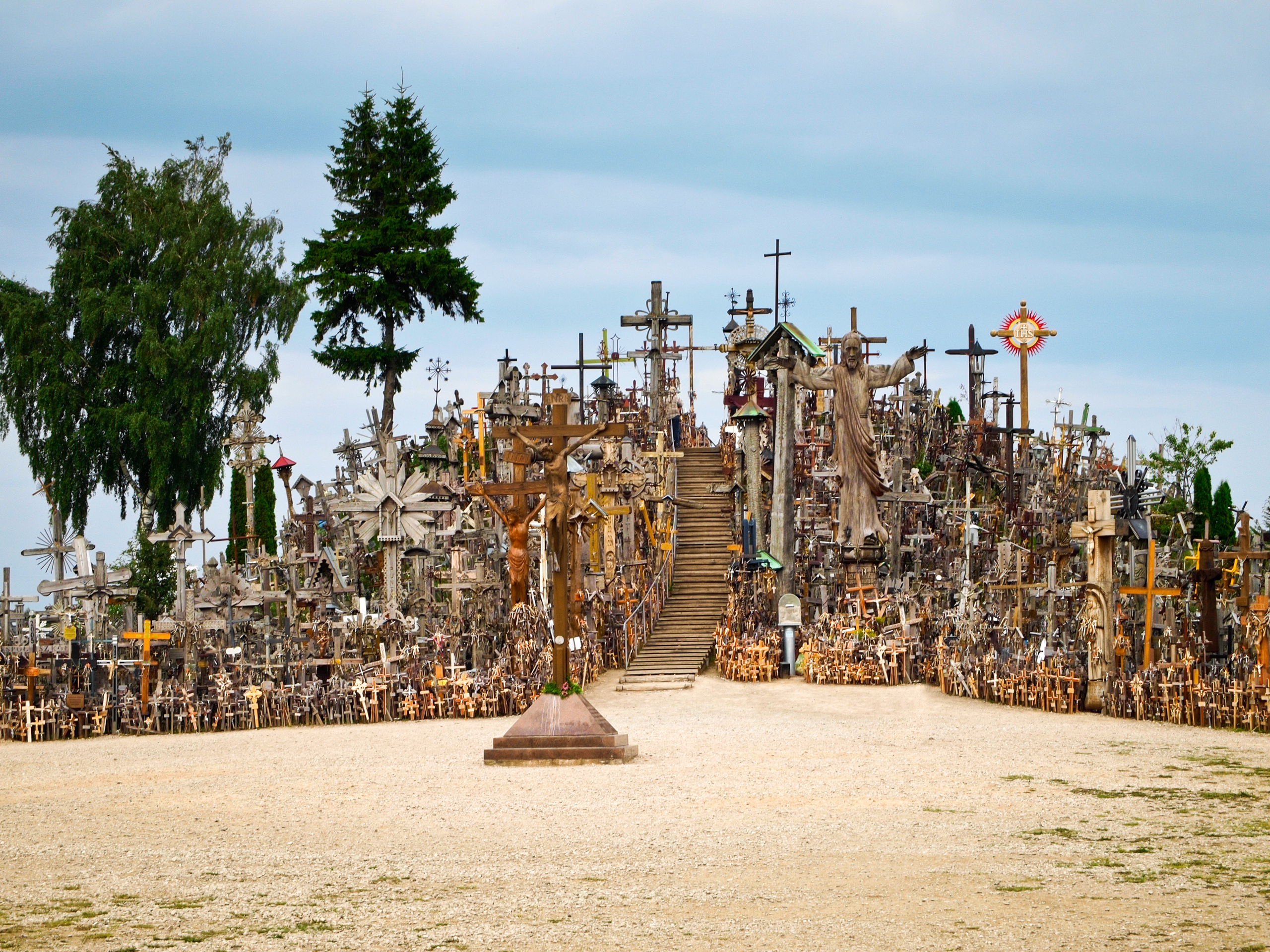 From Vilnius: Hill of Crosses & Rundale Palace to Riga – Lithuania