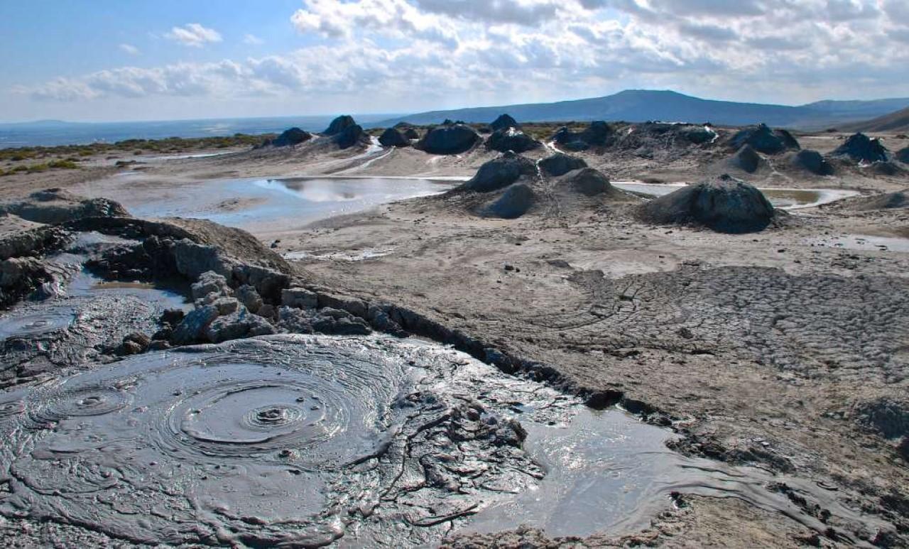 Half-Day Gobustan & Mud Volcanoes Tour – Azerbaijan