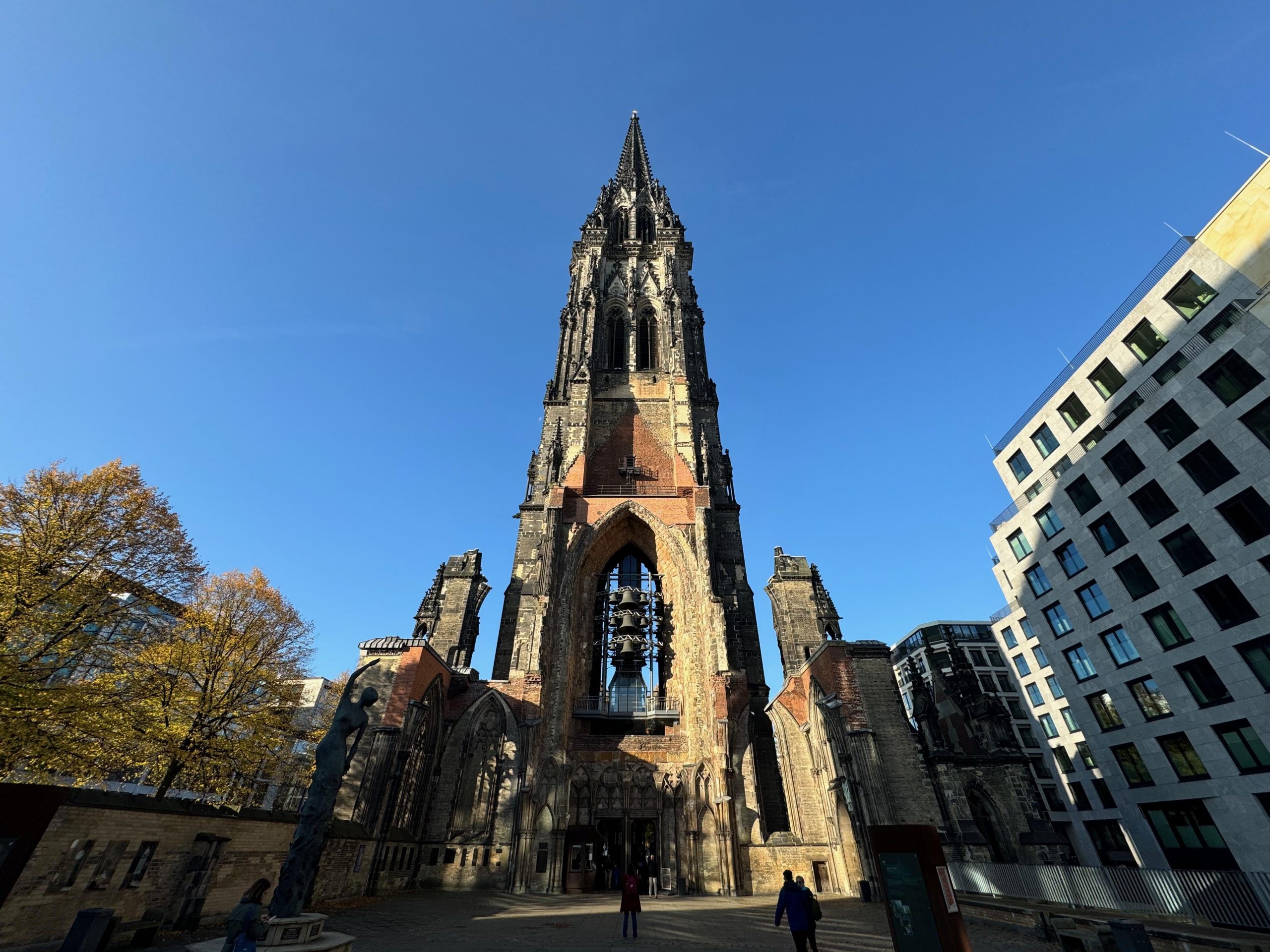 Hamburg Old Town on foot – The tour with heart – Hamburg, Germany