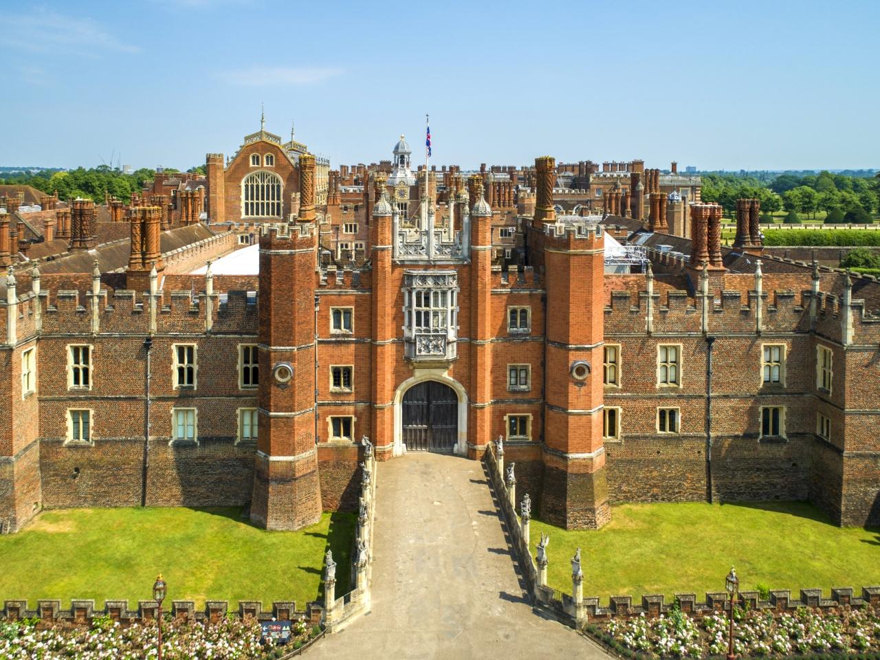 Hampton Court Palace Half-Day Trip from London with Tickets – London, United Kingdom