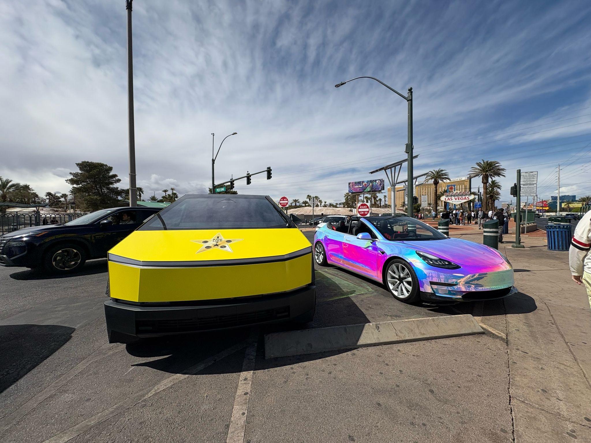 Hollywood Sign Tesla X, Spyder or Cybertruck Tour 2h-2 stops – Los Angeles, California