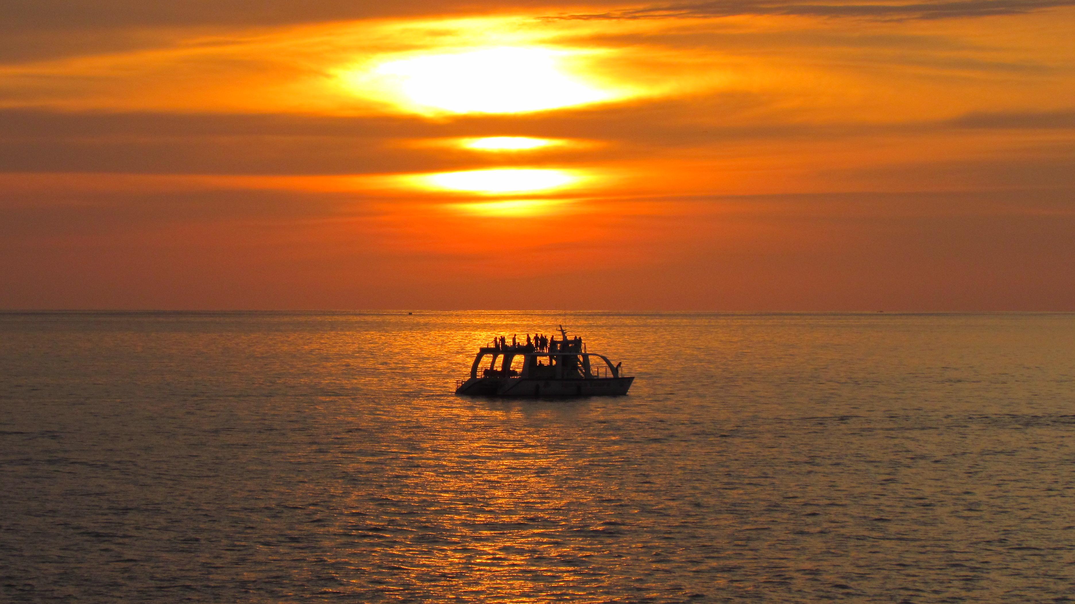 Iguana Catamaran Tour & Snorkleing – Manuel Antonio National Park, Costa Rica