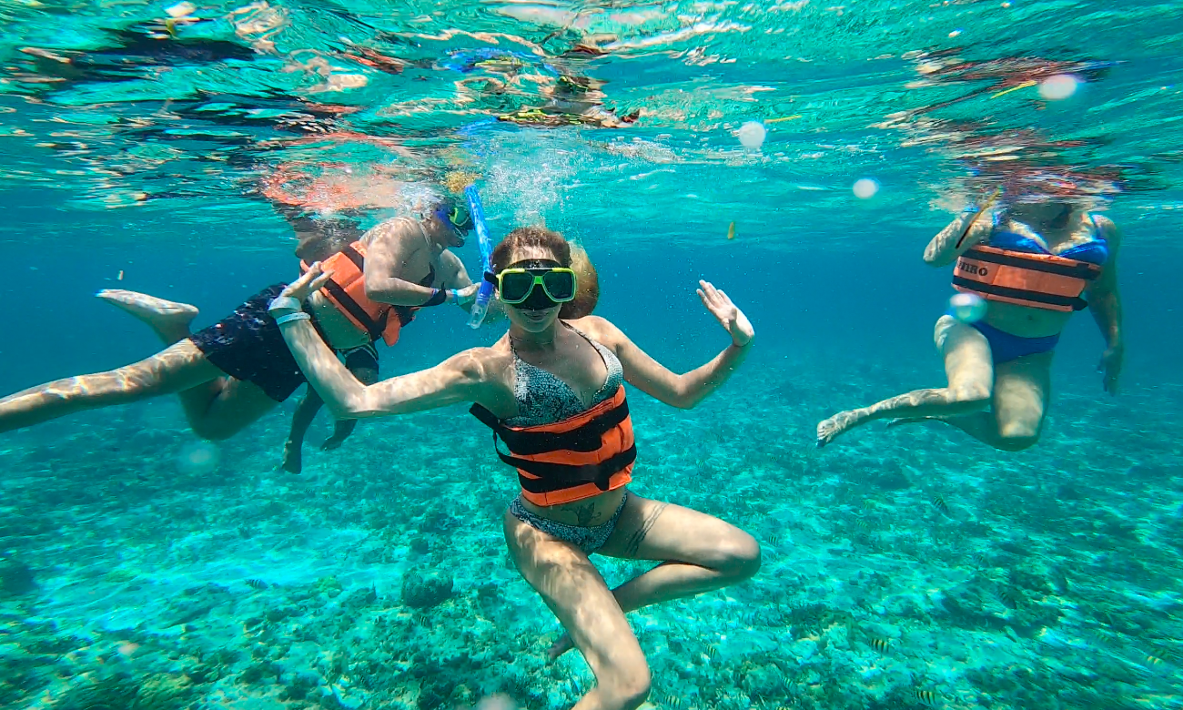 Isla Mujeres Catamaran, Snorkel & Buffet Lunch – Playa Norte, Mexico