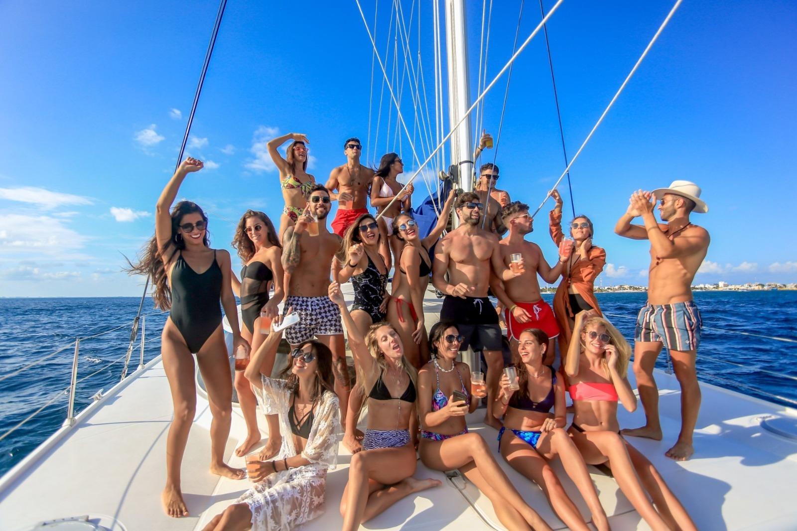 Isla Mujeres Plus Experience Catamaran Tour + Snorkel+Lunch – Playa Norte, Mexico