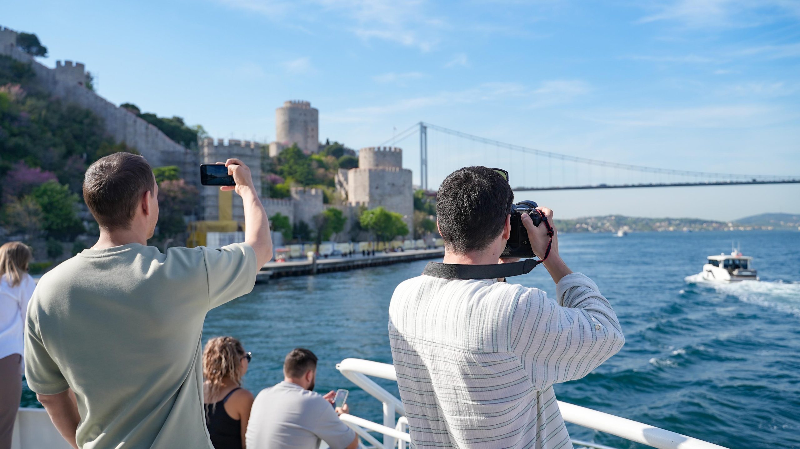 Istanbul: Bosphorus Sunset Cruise with Lunch & Hotel Pickup – Azerbaijan