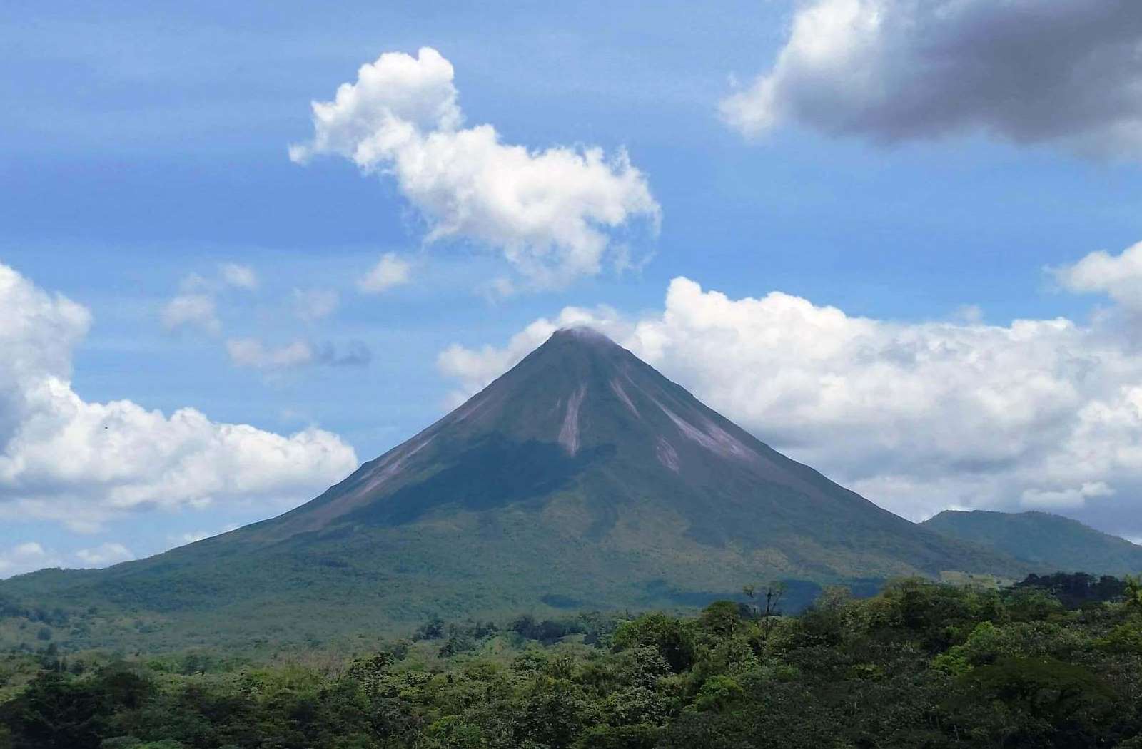 Jaco: Arenal Volcano, Fortuna Waterfall, & Hot Springs Tour – Jaco, Costa Rica