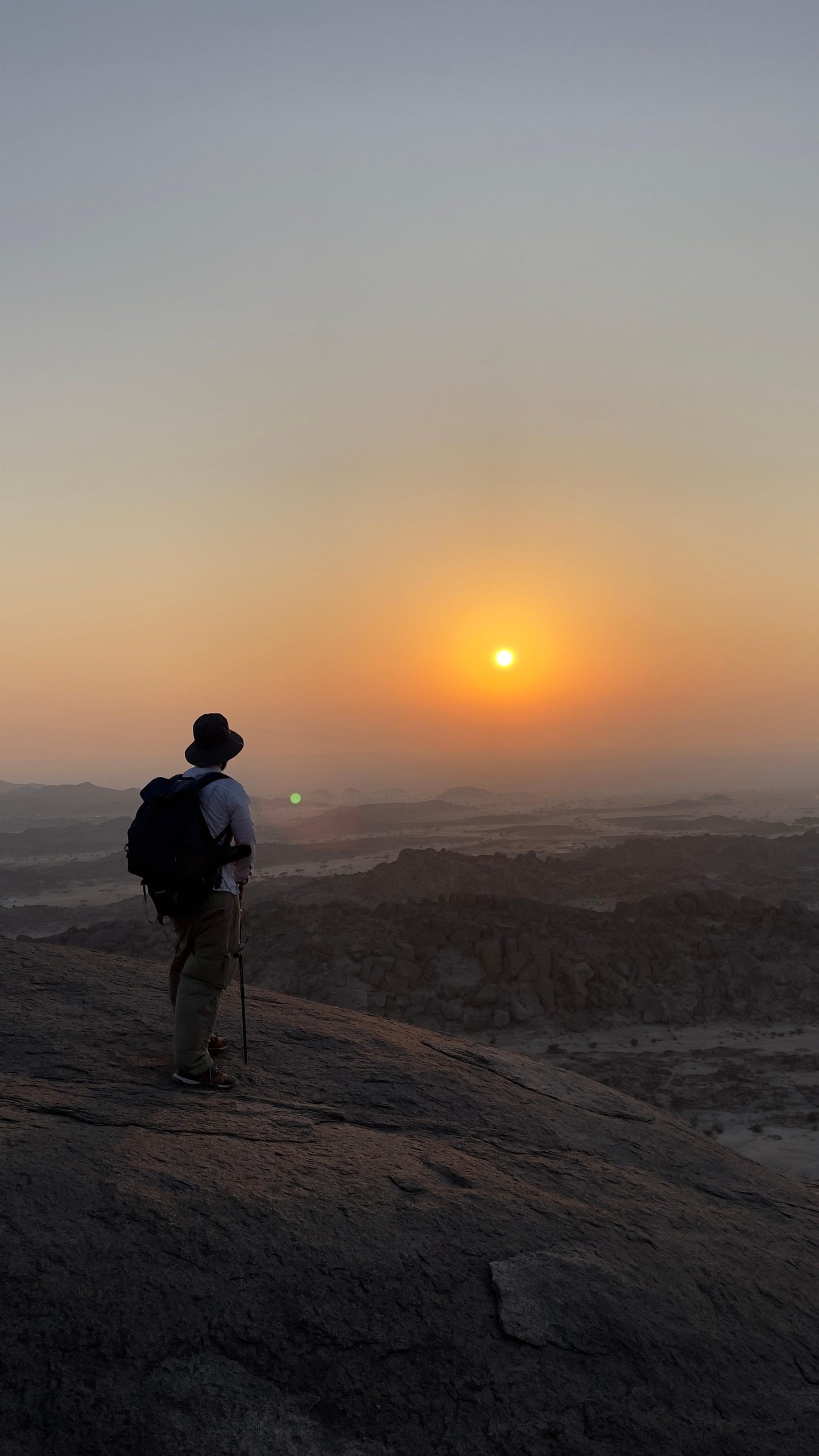 Jeddah: Moon Mountain Guided Hiking Tour with Snacks – Saudi Arabia