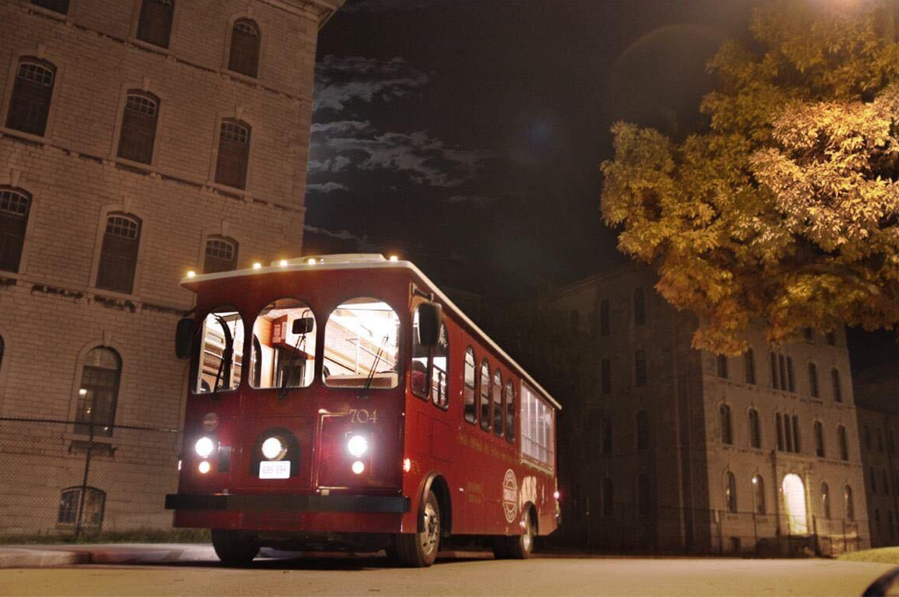 Kingston: Ghosts and Mysteries Trolley Tour – Kingston, Canada