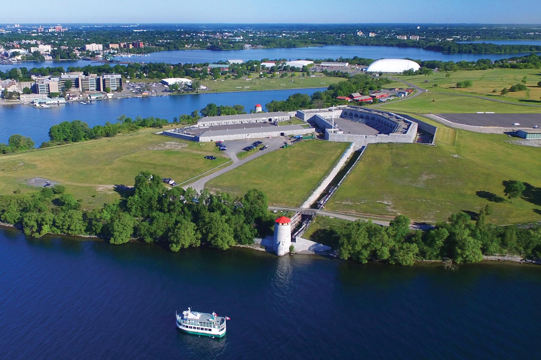 Kingston: Waterfront Shipwreck Cruise with Guide – Kingston, Canada