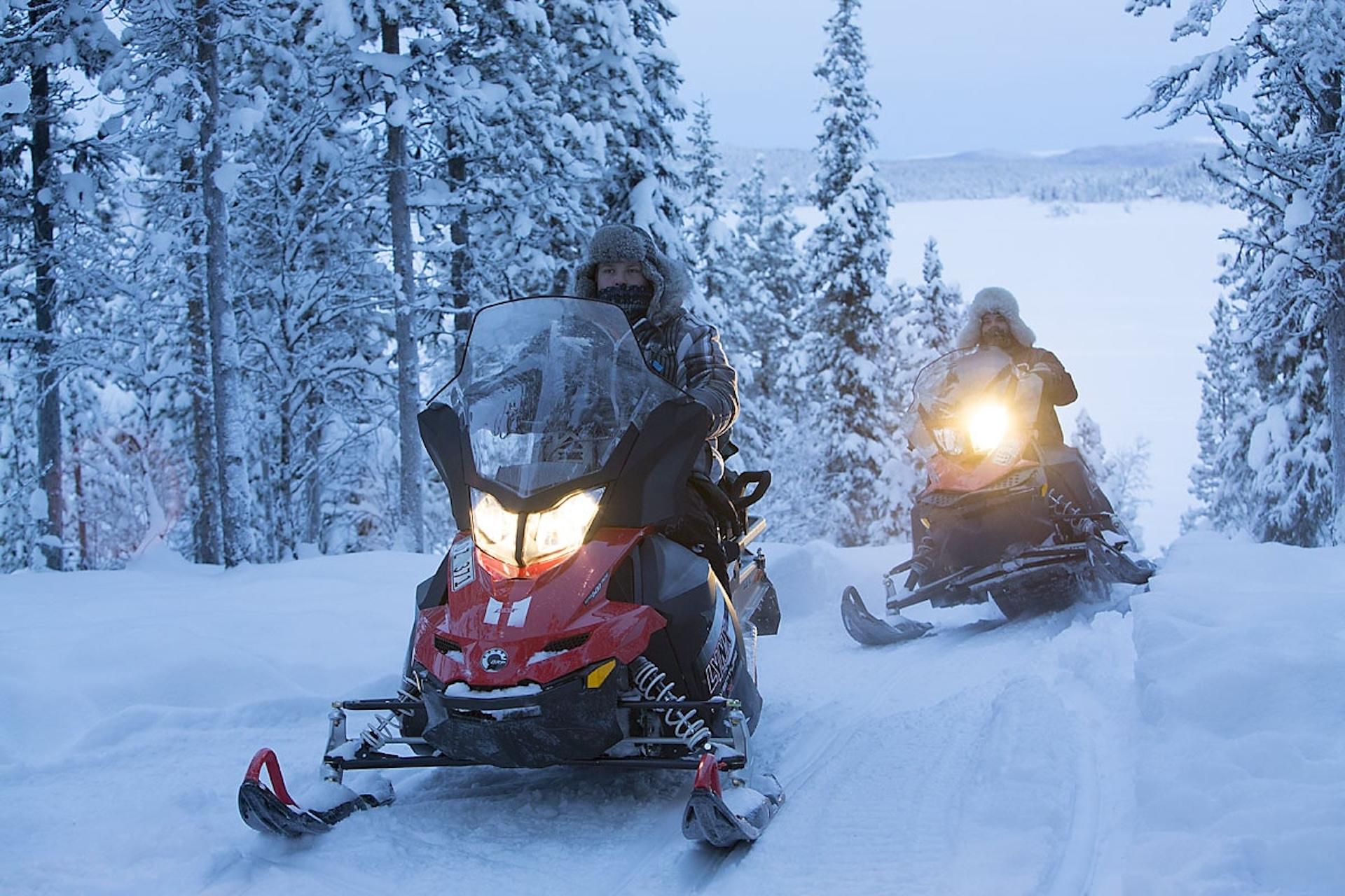 Kiruna: Guided Snowmobile Tour with Lunch – Kiruna, Sweden