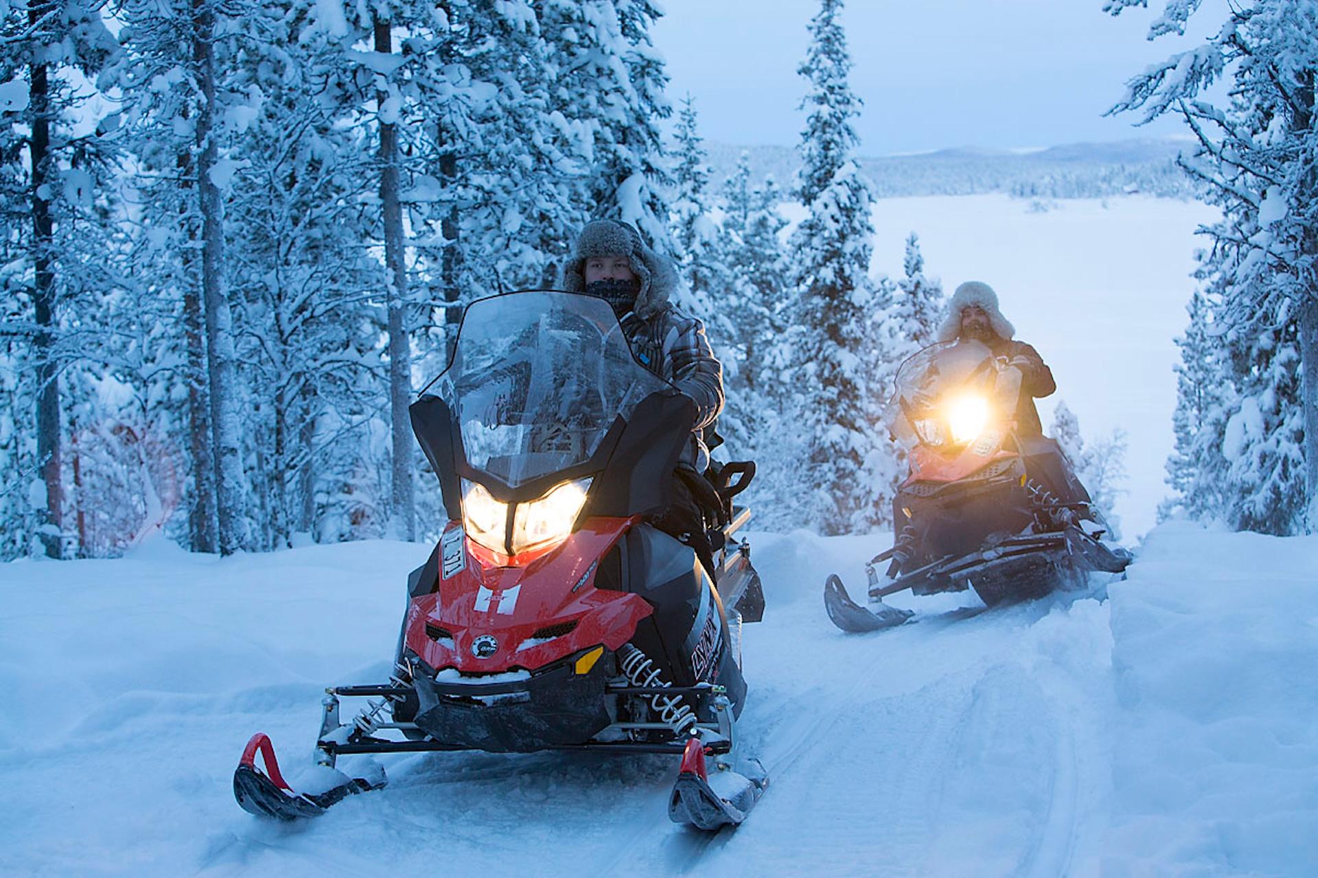 Kiruna: Northern Lights Snowmobile Tour with Transfer – Kiruna, Sweden