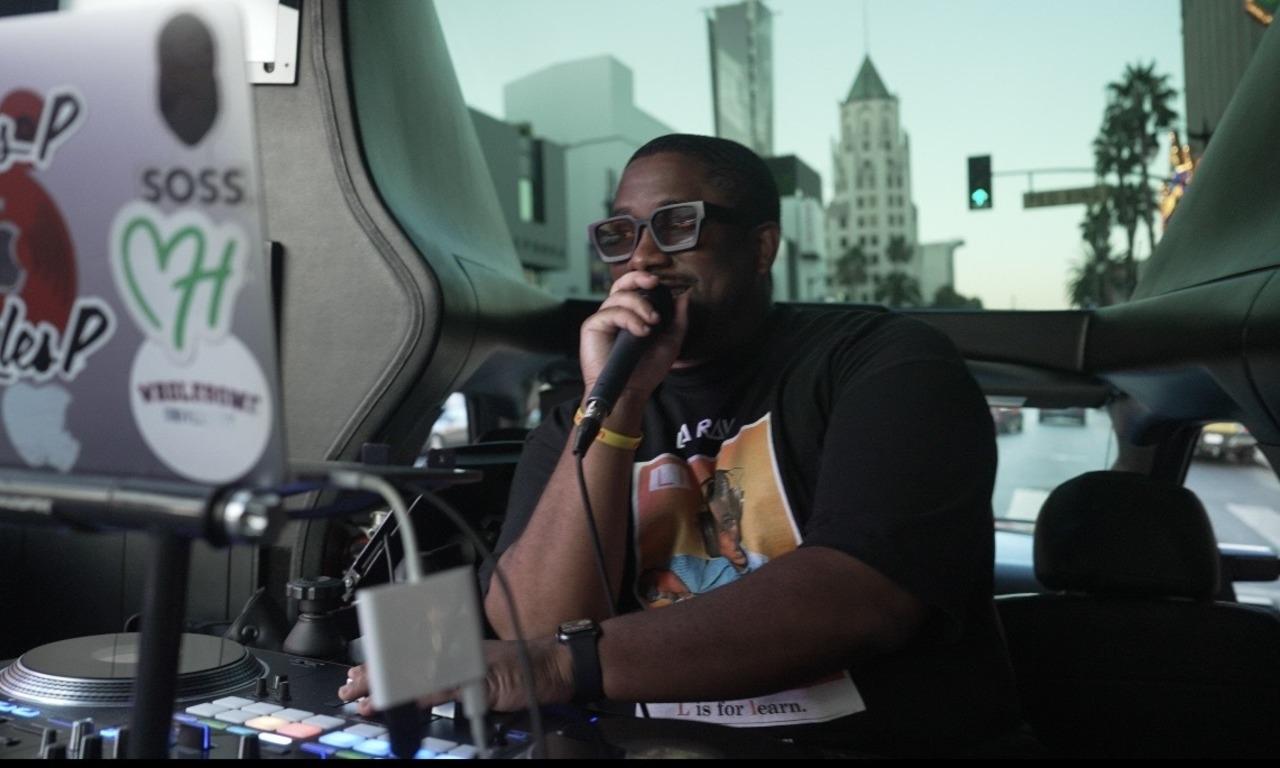 LA: TMZ Hollywood Bar and Club Tour with Onboard DJ – Los Angeles, California