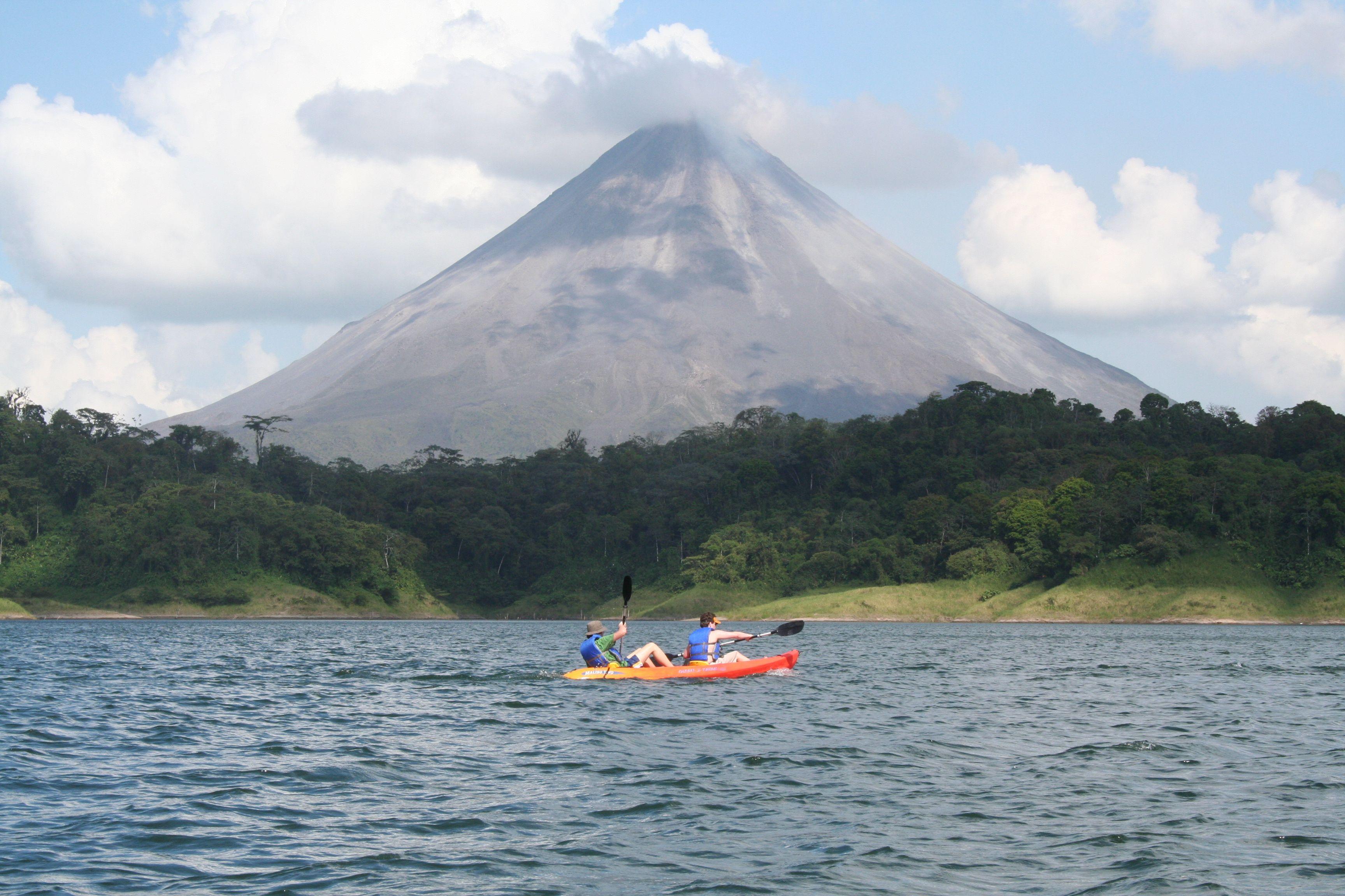 La Fortuna: Kayaking in Arenal Lake – Unique Volcano View – La Fortuna, Costa Rica