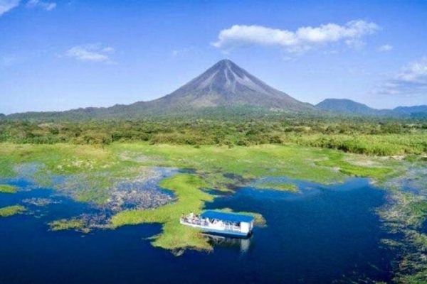 La Fortuna de San Carlos: Arenal Lake Boat Tour – La Fortuna, Costa Rica