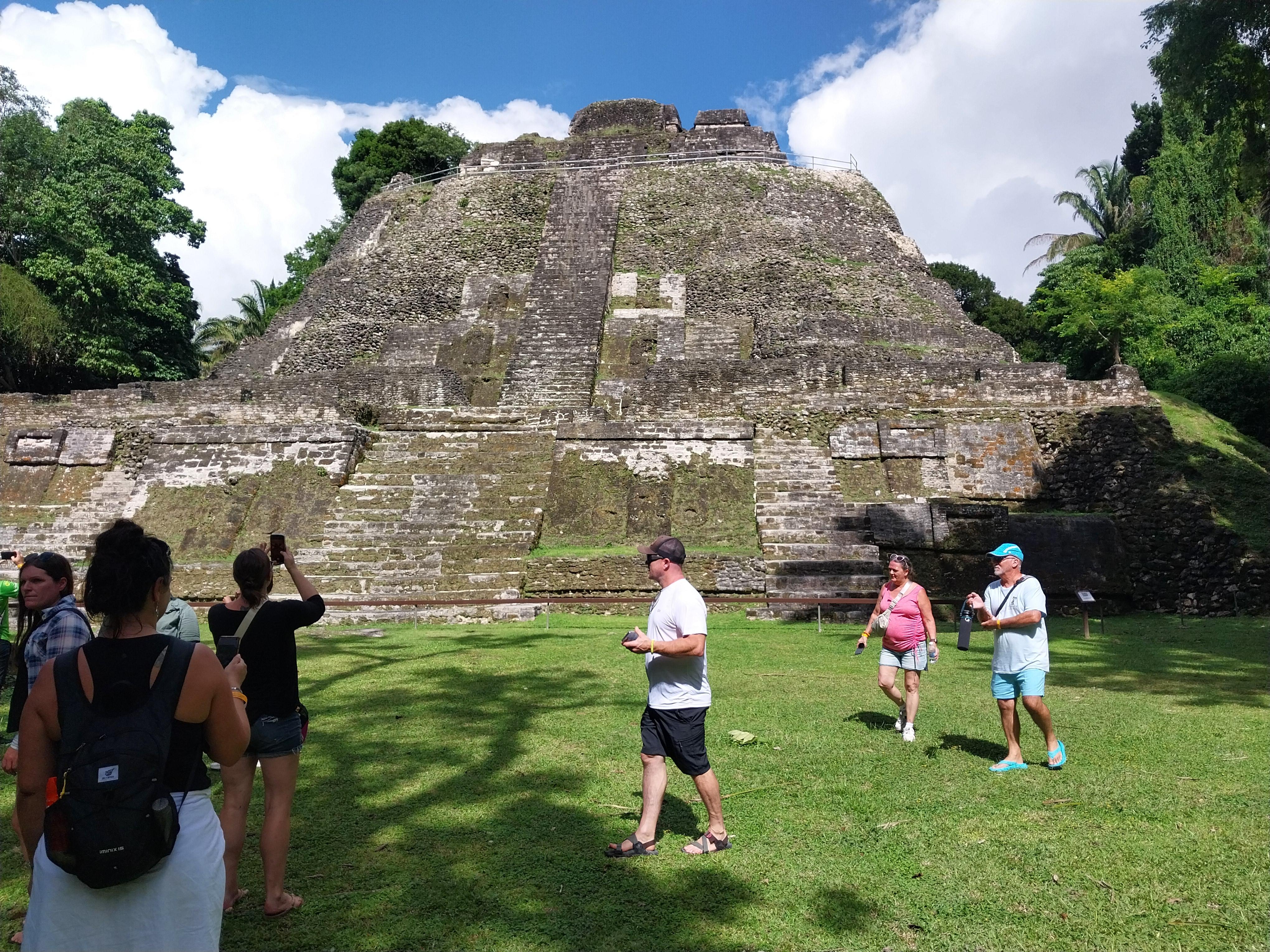 Lamania : Lamanai Mayan Ruins and River Boat Tour – Orange Walk, Belize
