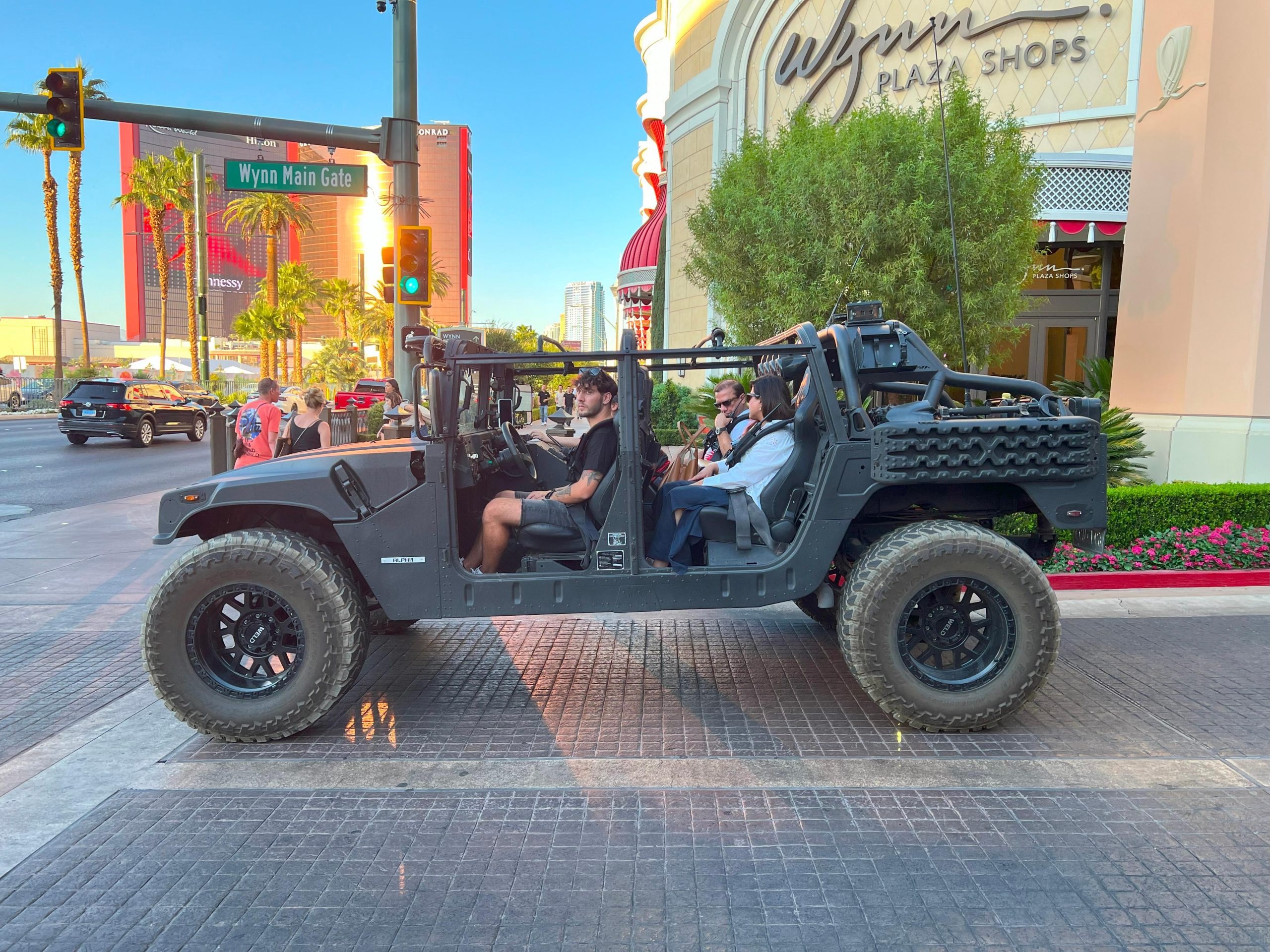 Las Vegas: 7 Magic Mountains and Pioneer Saloon Hummer Tour – Goodsprings, Nevada