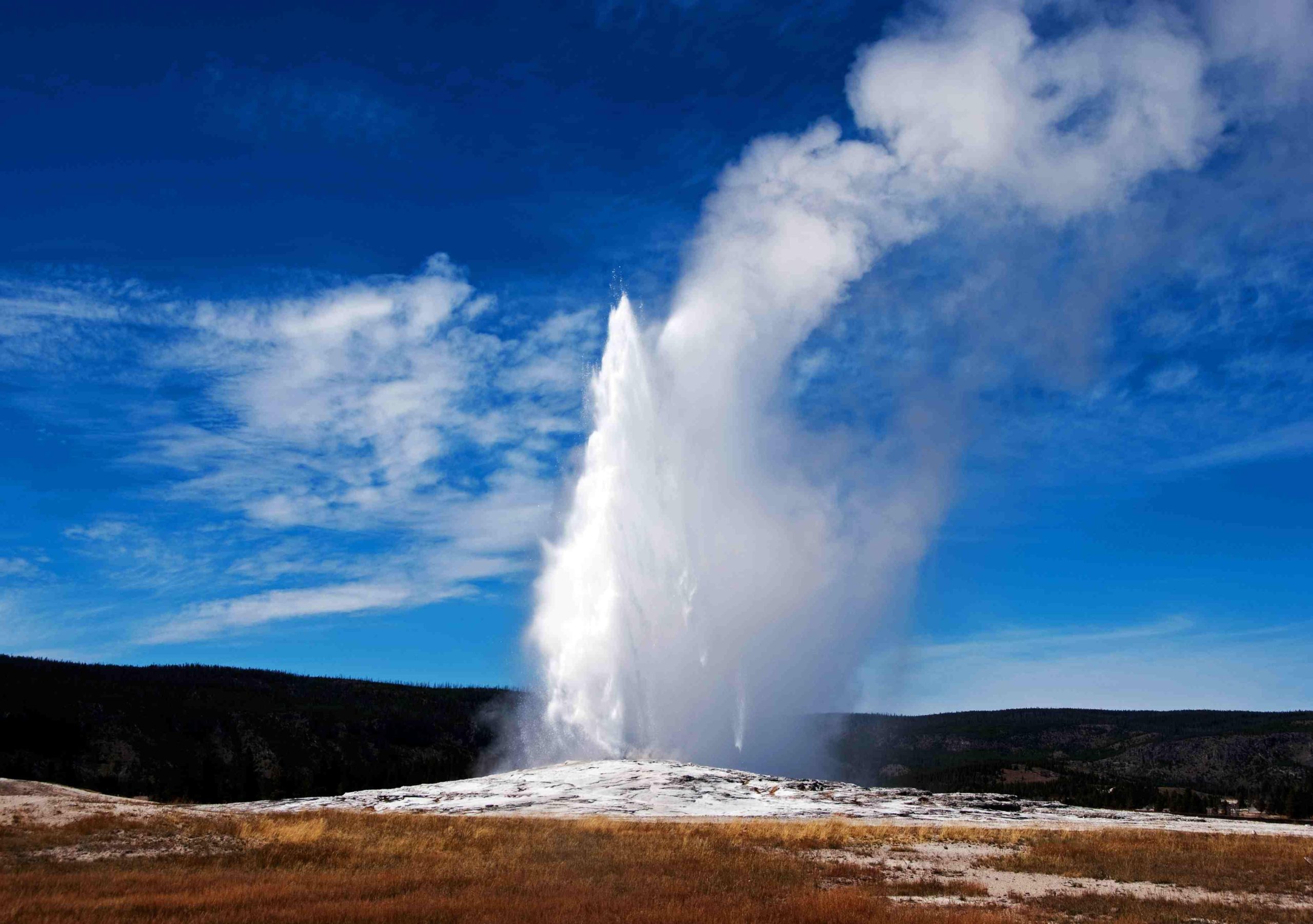 Lodging at Old Faithful Yellowstone & Grand Teton 4-Day Tour – Niagara Falls, Canada
