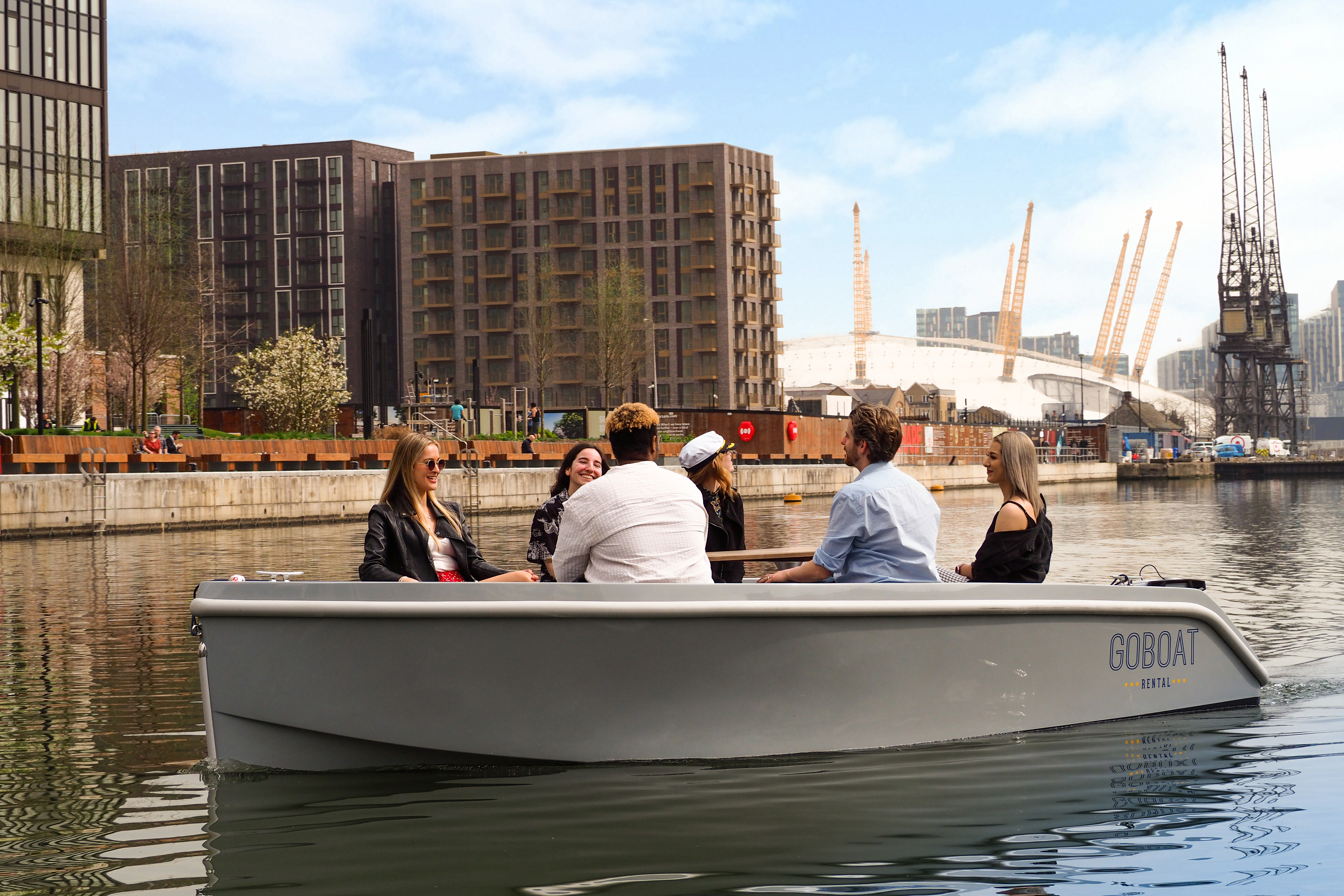 London: GoBoat Rental in Canary Wharf with London Docklands – London, United Kingdom