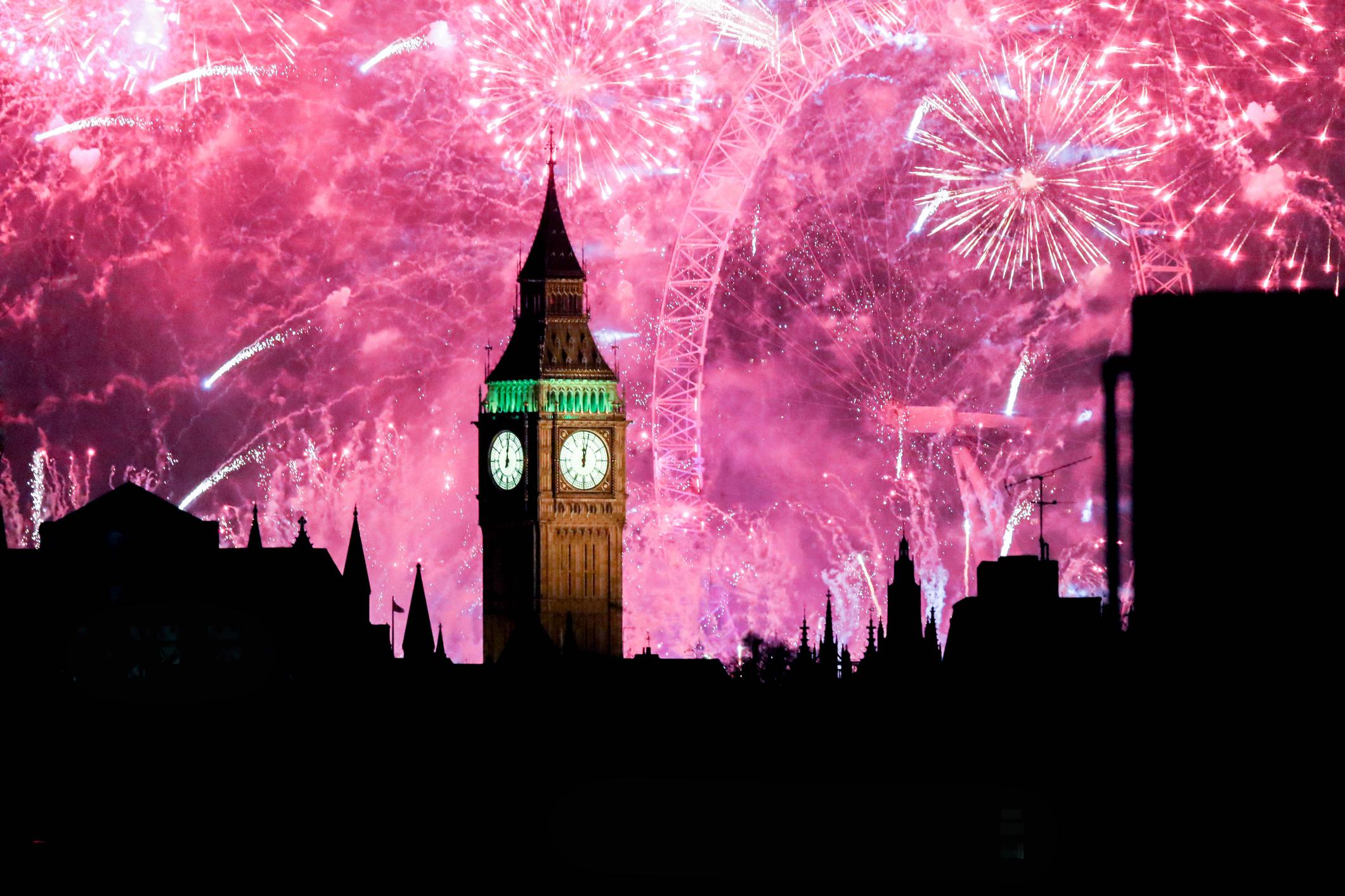 London New Years Eve Fireworks Cruise on the Silver Sockeye – London, United Kingdom