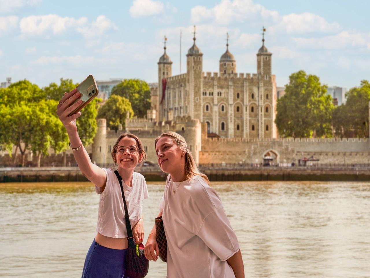 London: Tower of London Guided Tour with Boat Ride – London, United Kingdom