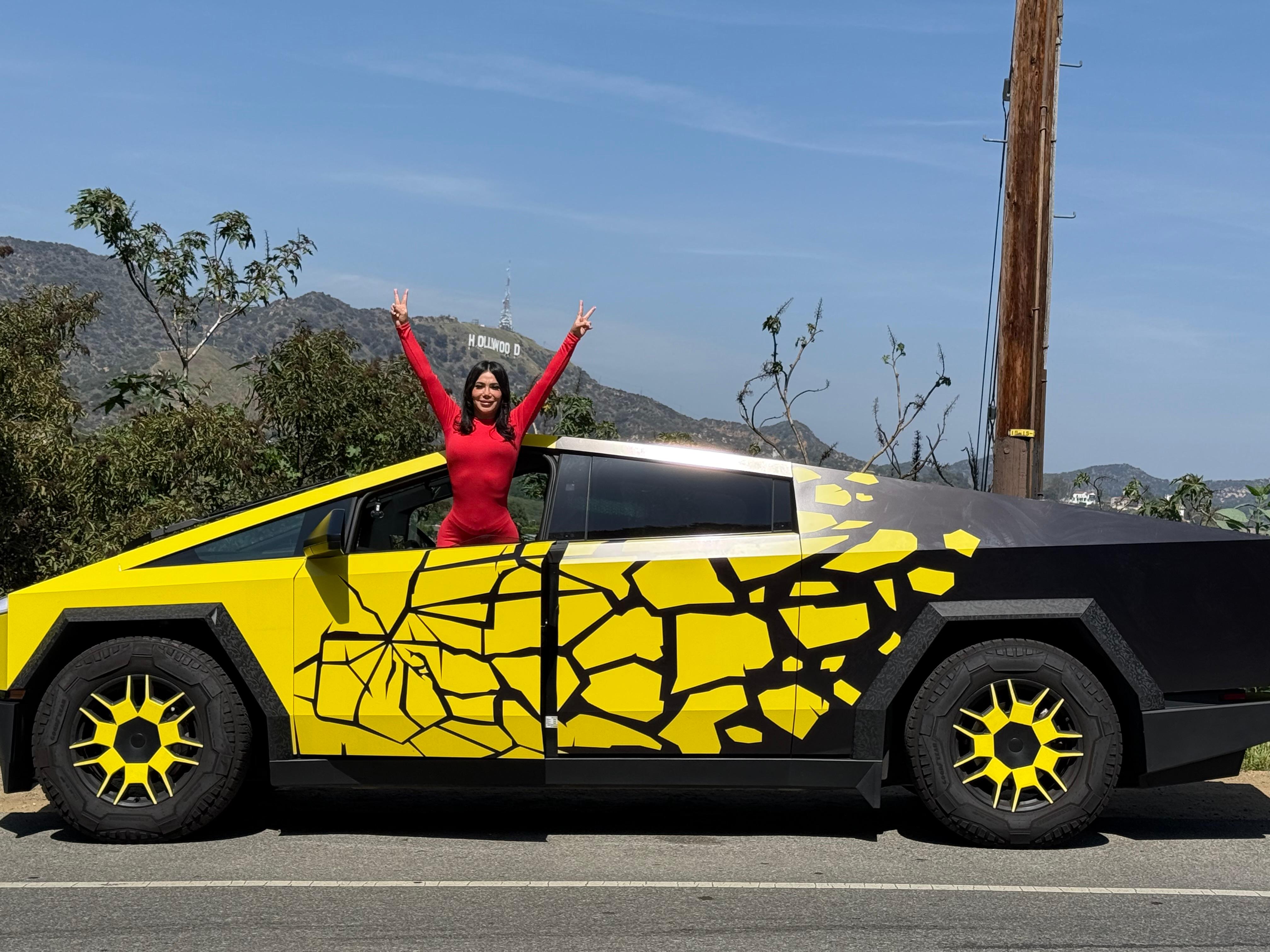 Los Angeles: 30-Minute Hollywood Sign Tesla Cyber Truck Tour – Los Angeles, California