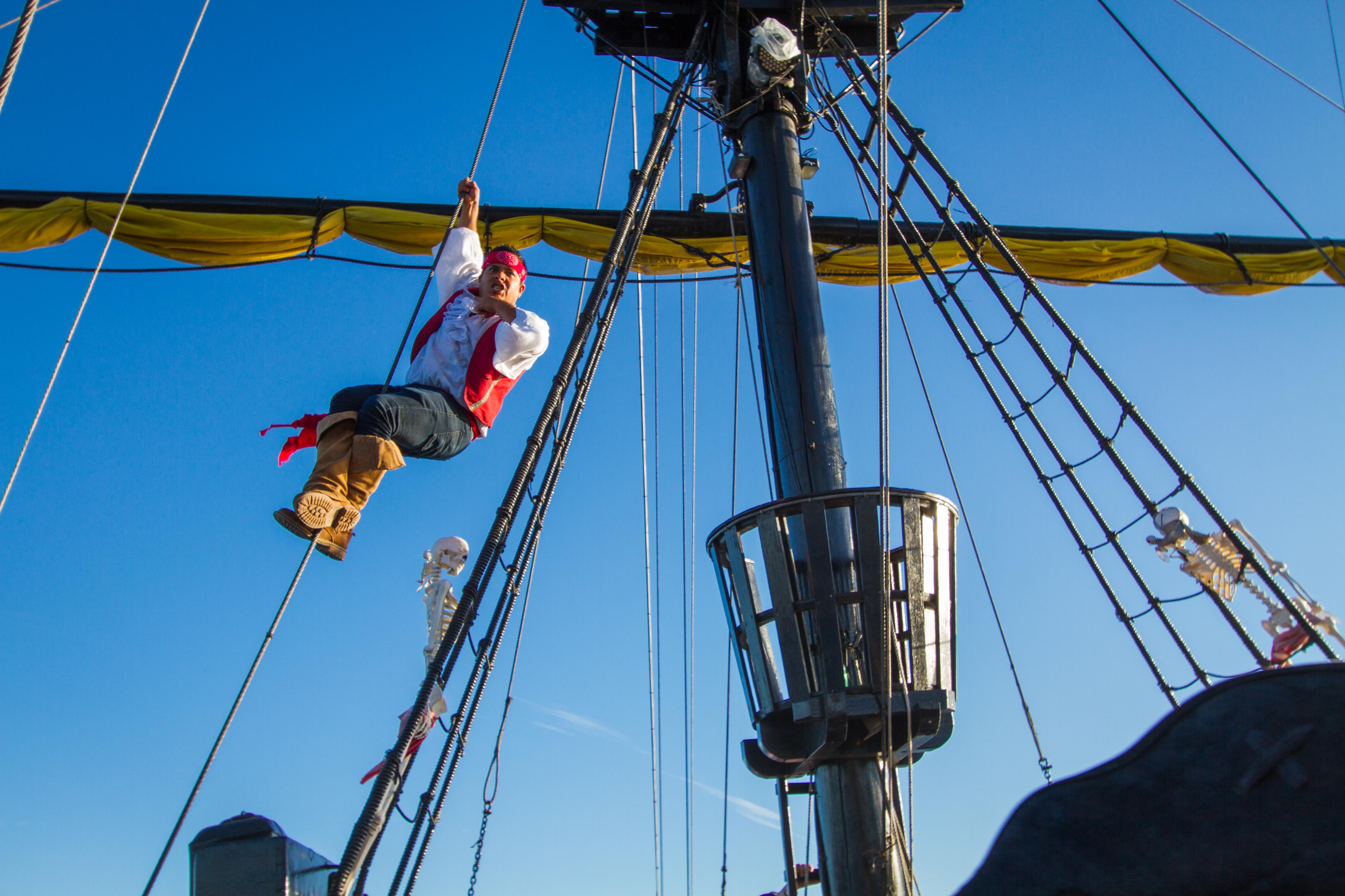 Los Cabos: Pirate Ship Sunset Cruise & Show with Dinner – Cabo San Lucas, Mexico