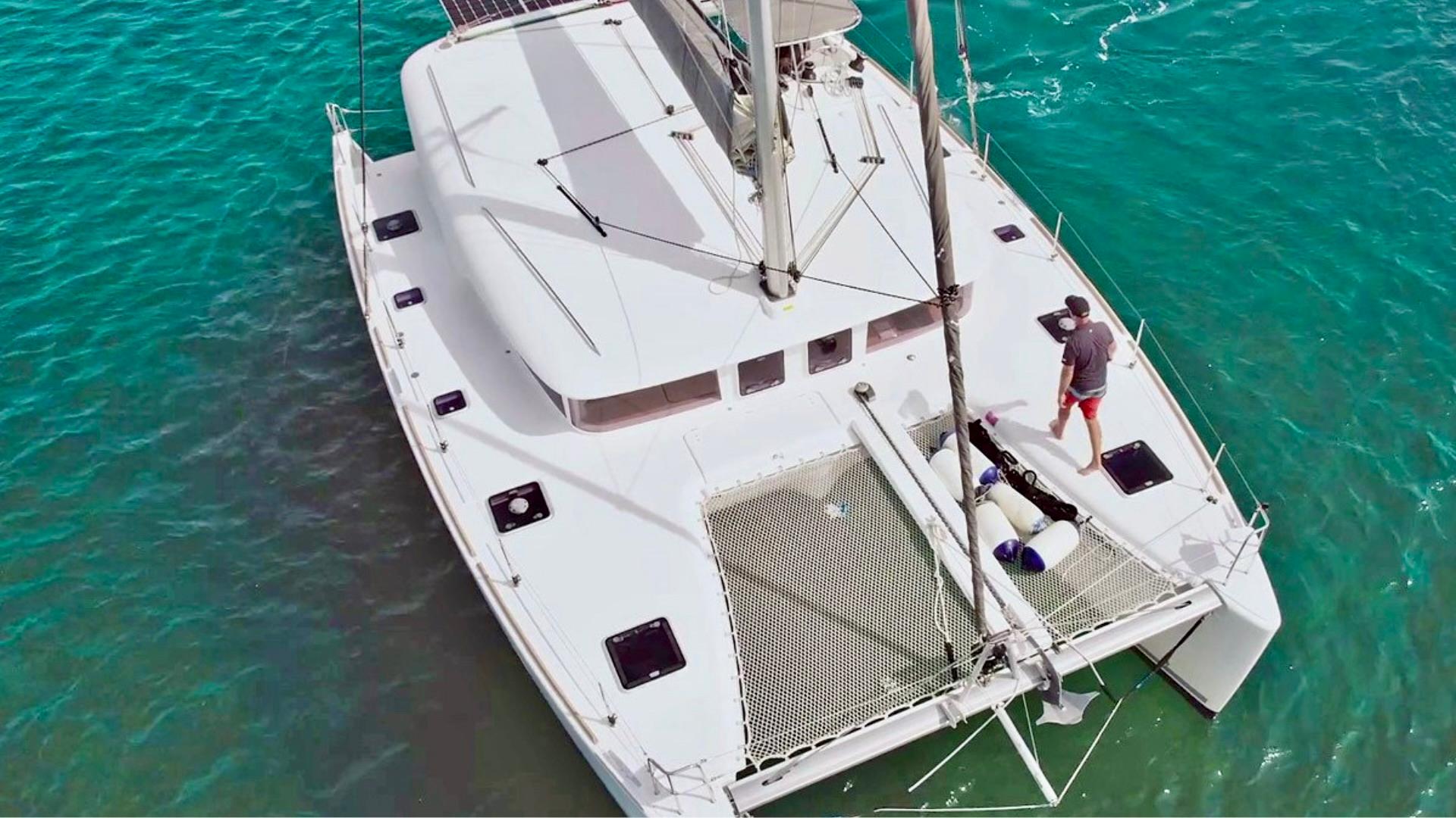 Luxury Catamaran Escape: Snorkel & Sip off Roatán’s Coast – Honduras