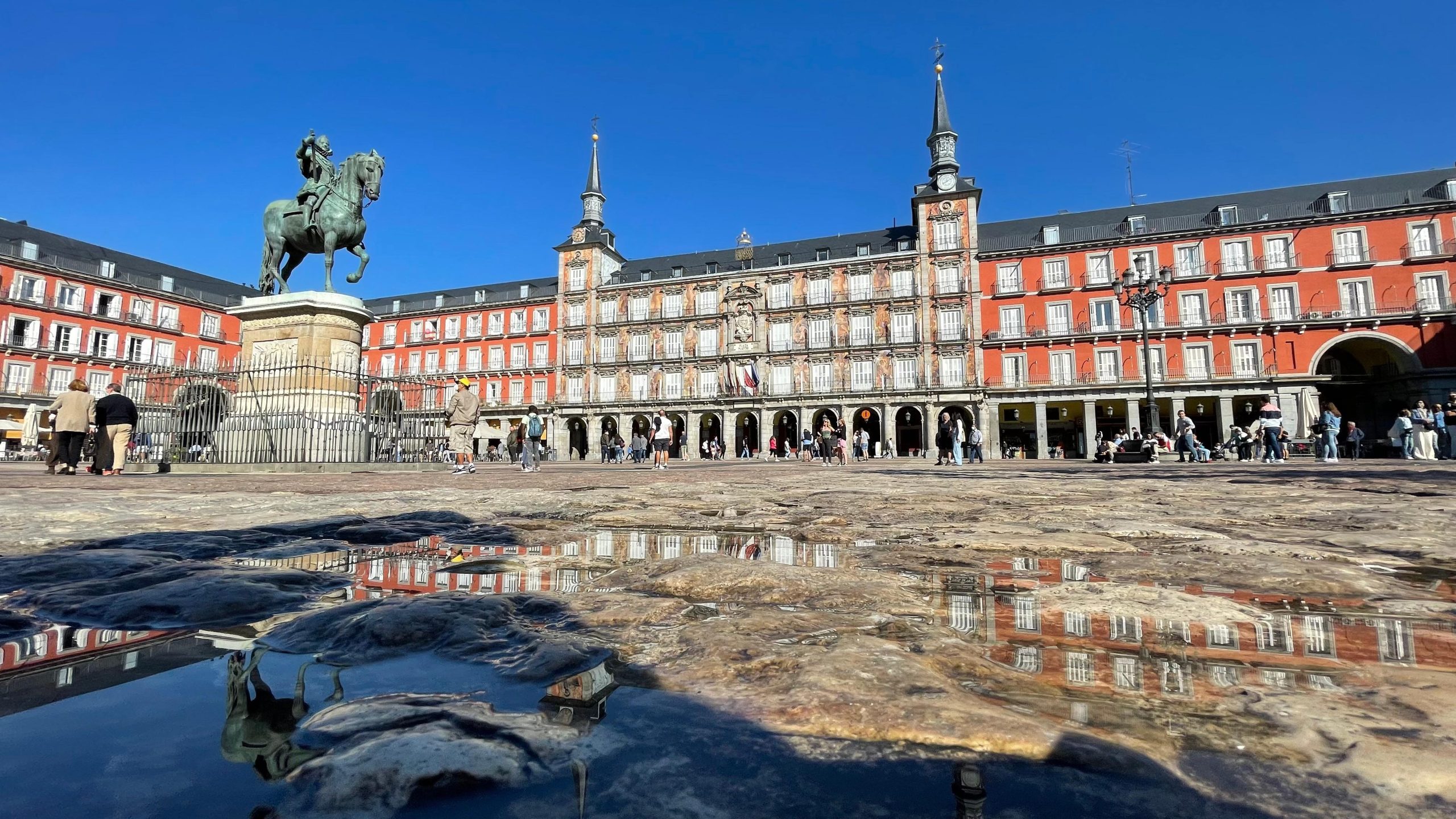 Madrid: Royal Palace Entry Ticket and Small Group Tour – Madrid, Spain