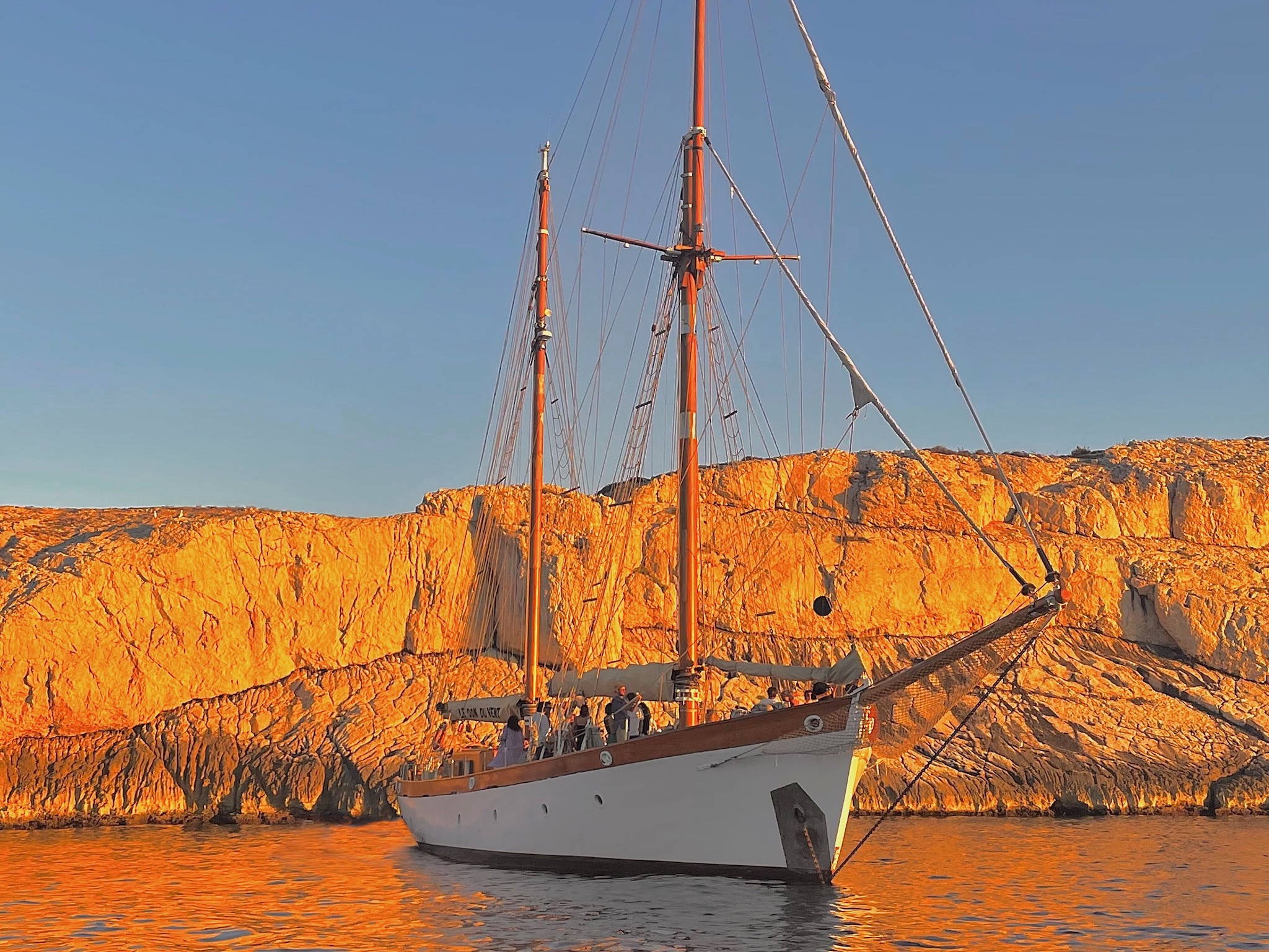 Marseille: Frioul Islands Sunset Cruise with Cocktail Dinner – Marseille, France