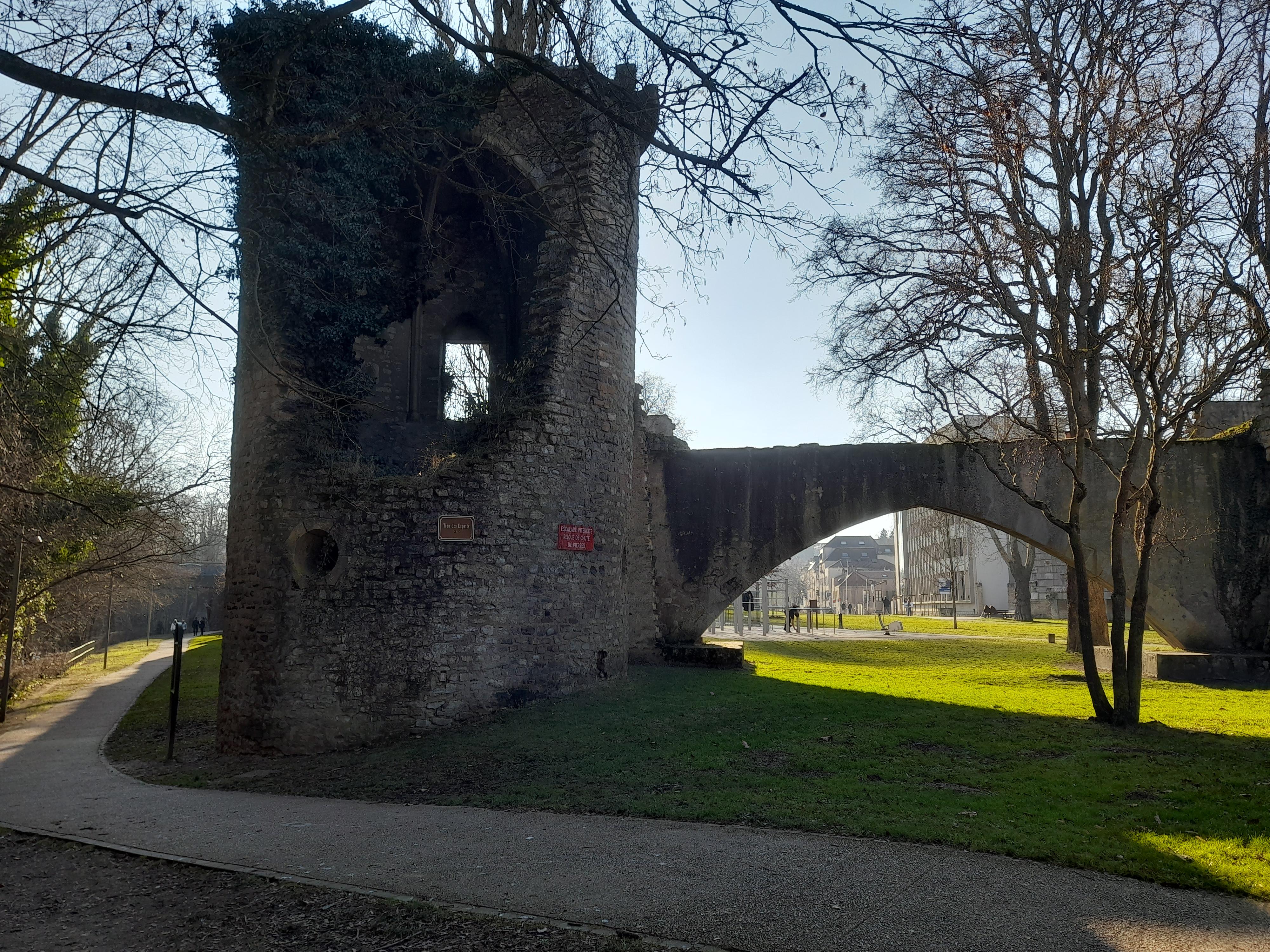 Metz: walking tour and legends told at dusk in small groups – Metz, France