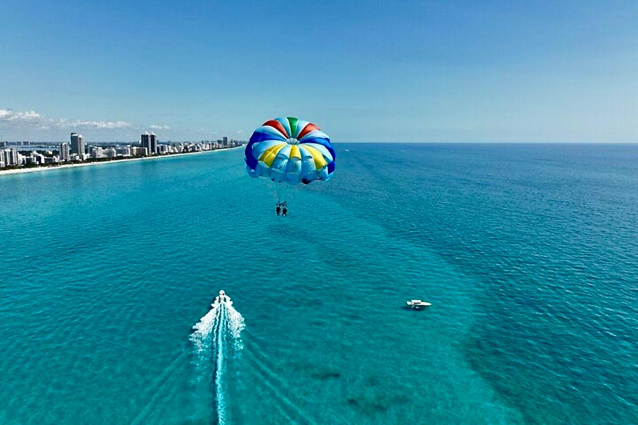 Miami Beach: Parasailing Boat Tour in South Beach – Miami, Florida