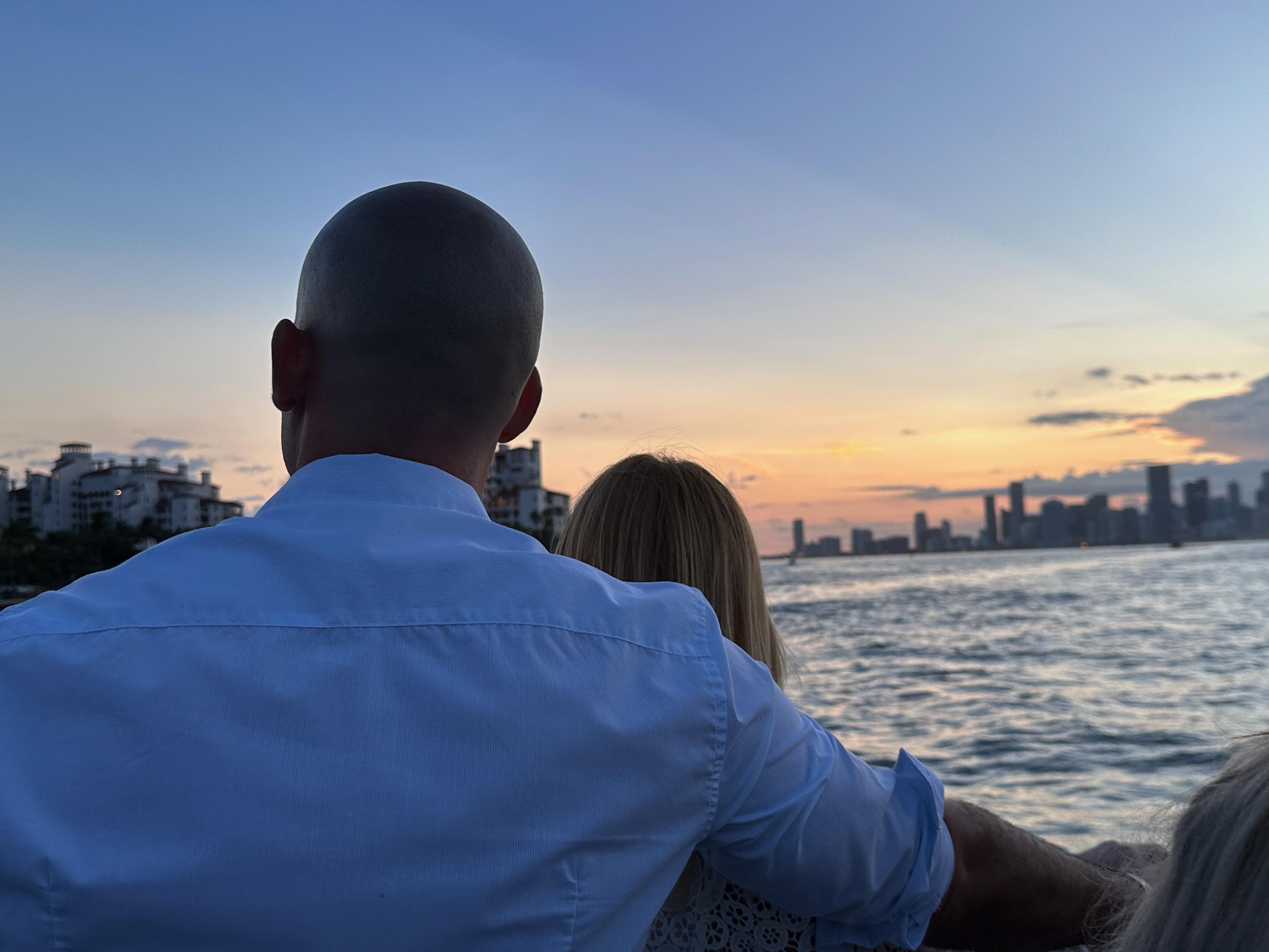 Miami Biscayne Bay: Sunset Boat Cruise & Millionaire Homes – Miami, Florida