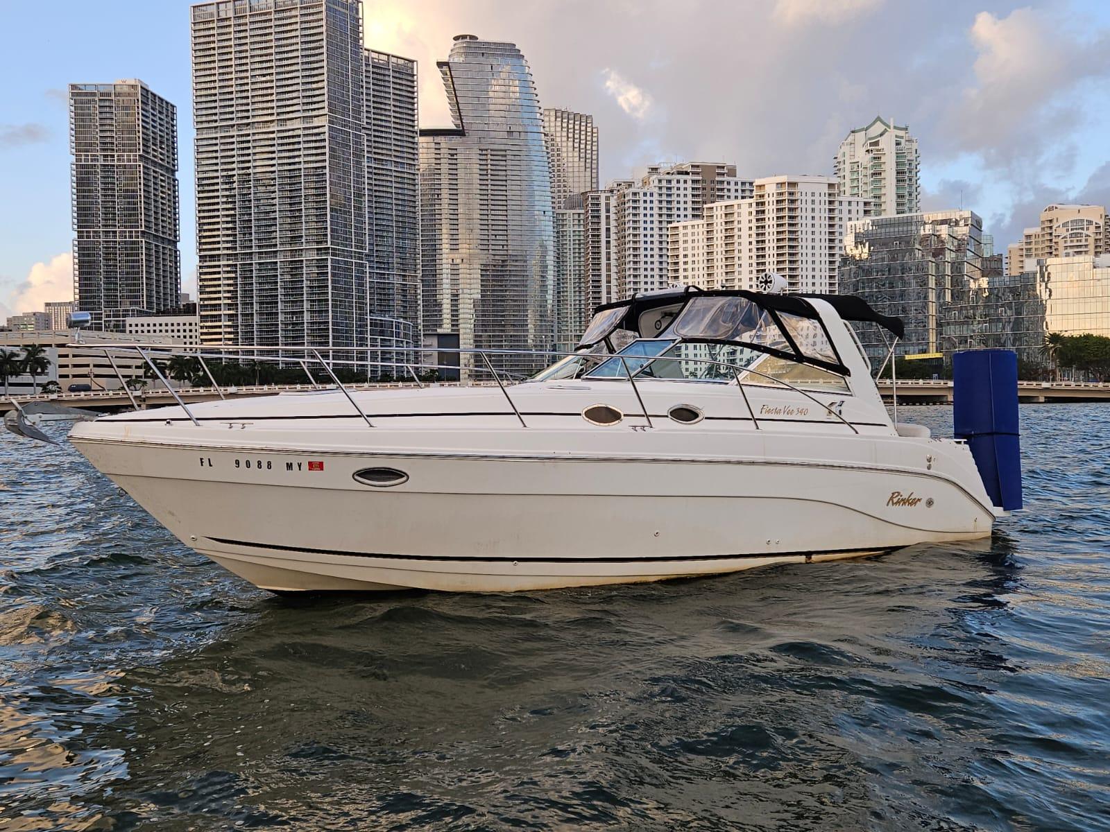 Miami: Private Yacht Cruise with Captain and Soft Drinks – Miami, Florida