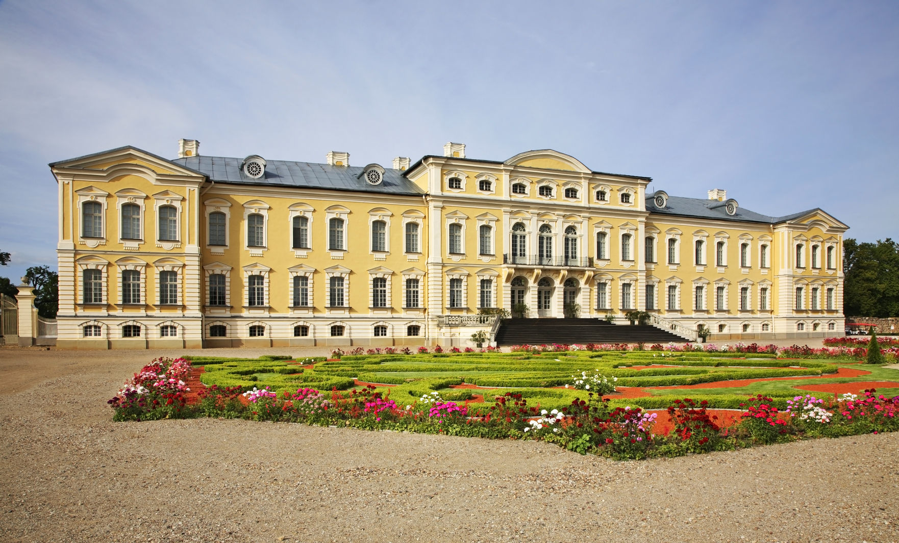Mini Baltic Tour: Riga – Rundale – Hill of Crosses – Lithuania