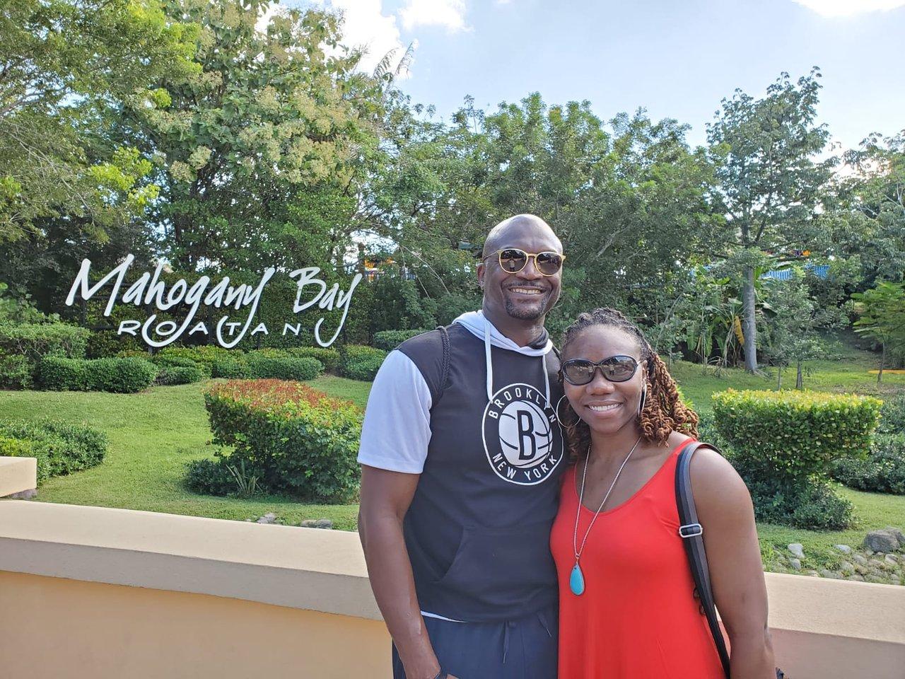 Monkeys & sloth hangout,Chocolate Factory,macaw market – Honduras