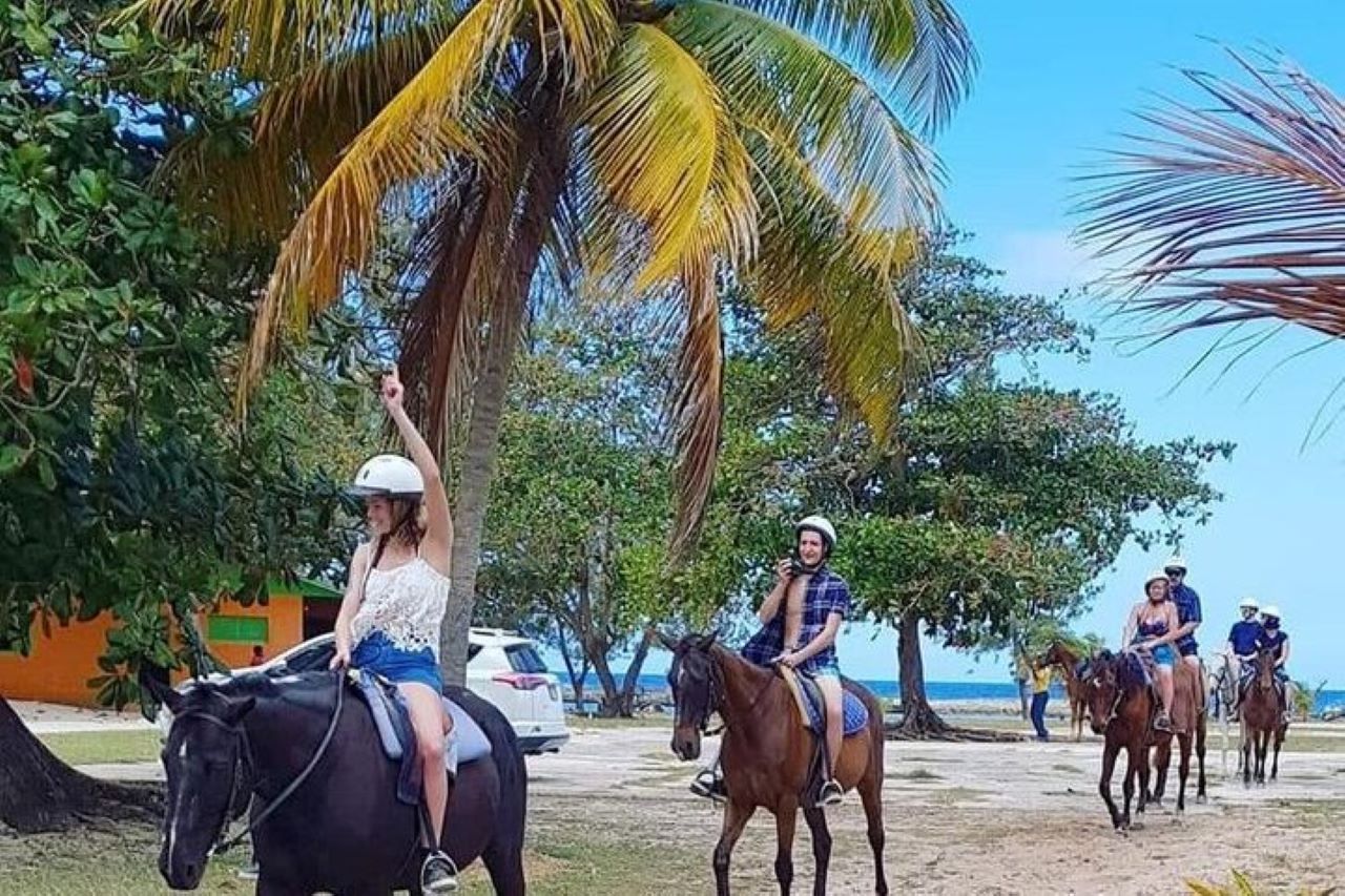 Montego Bay:Horseback Riding and Tubing Trip in Rio Bueno – Rio Bueno, Jamaica