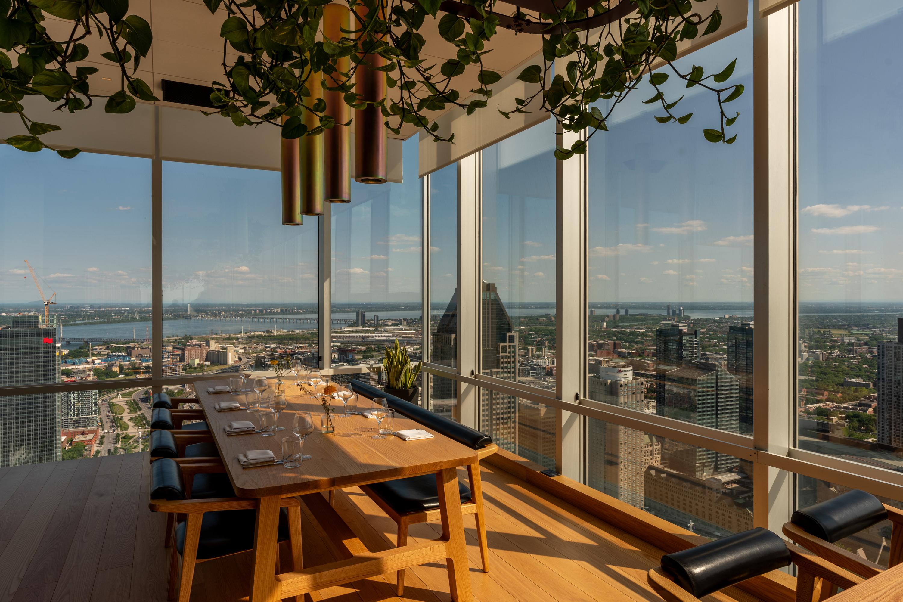 Montreal: Guided Pub Crawl of the City’s Skyline Bars – Montreal, Canada