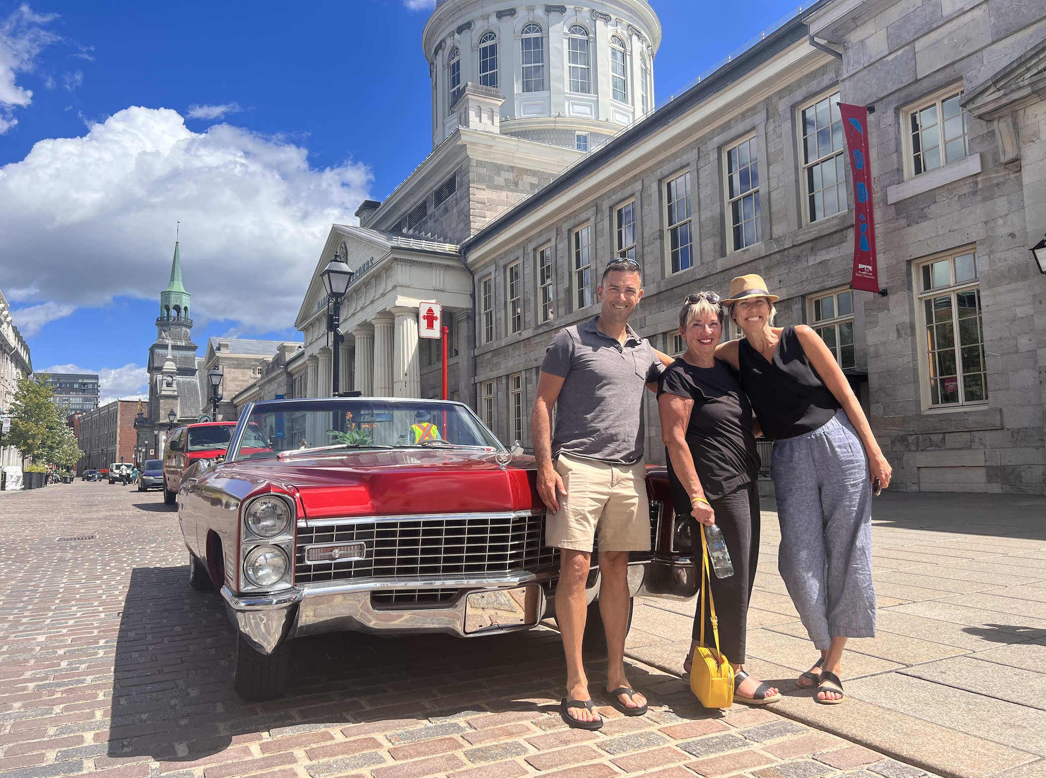 Montréal: Guided Tour in Vintage Convertible Cadillac – Montreal, Canada