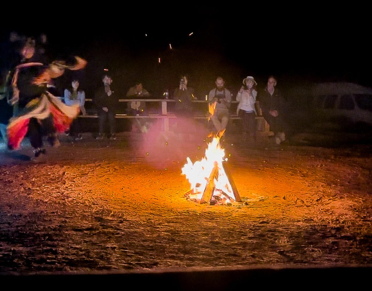 Monument Valley: Cultural Tour with Dinner and Entertainment – West and East Mitten Buttes, Utah