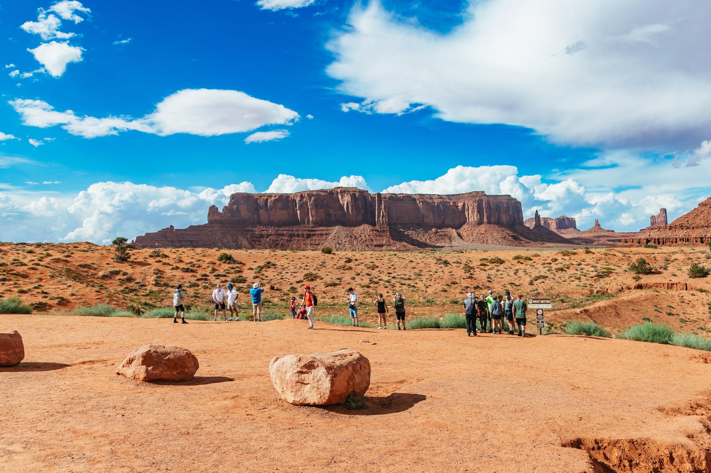 Monument Valley: Sunset Tour with Navajo Guide – Three Sisters, Utah