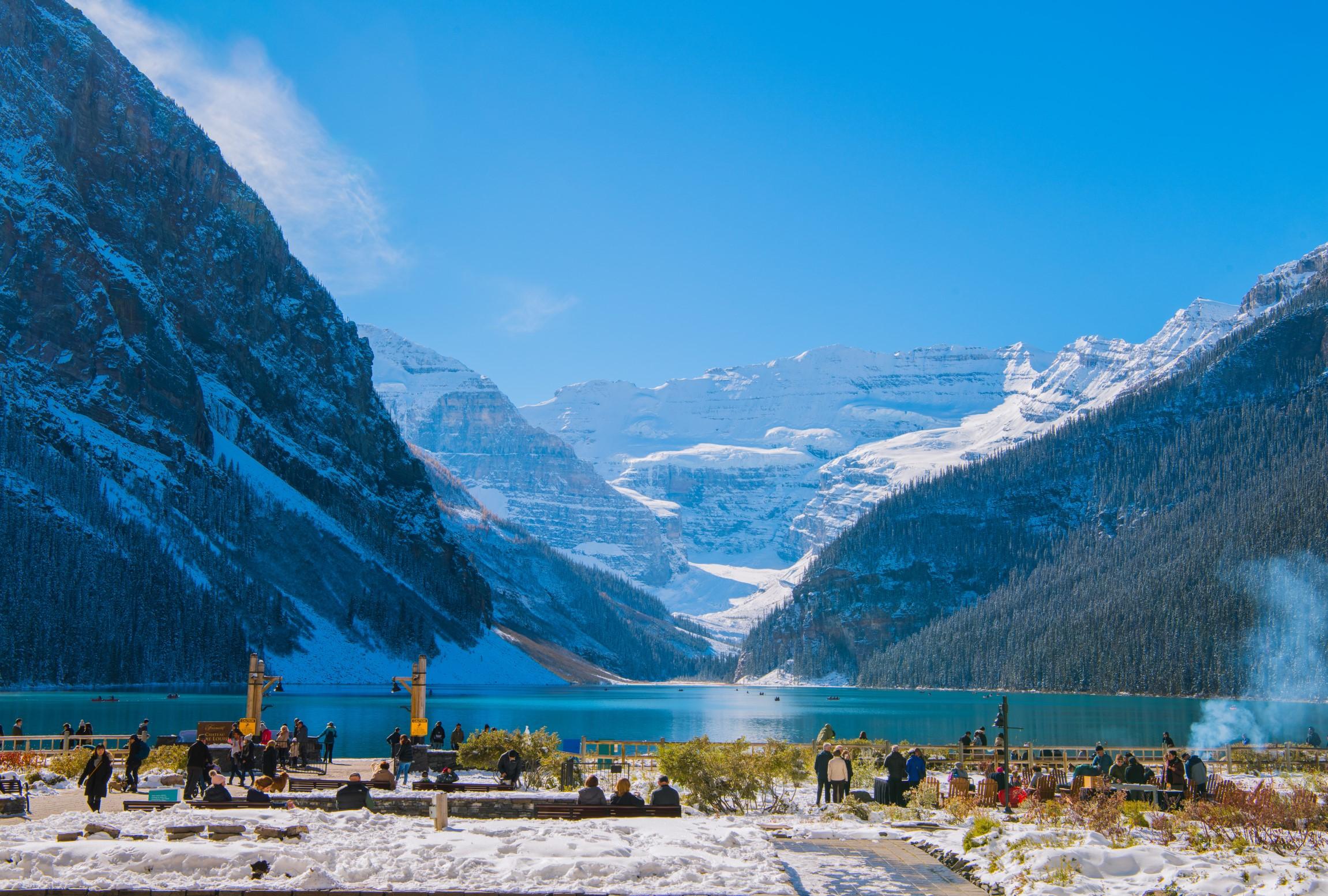 Moraine Lake and Lake Louise Half Day Tour – Lake Louise, Canada