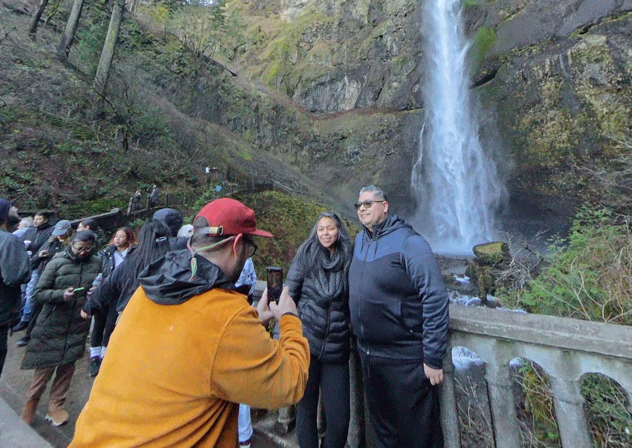 Multnomah Falls: Sunset Guided Tour to Five Waterfalls – Multnomah Falls, Oregon