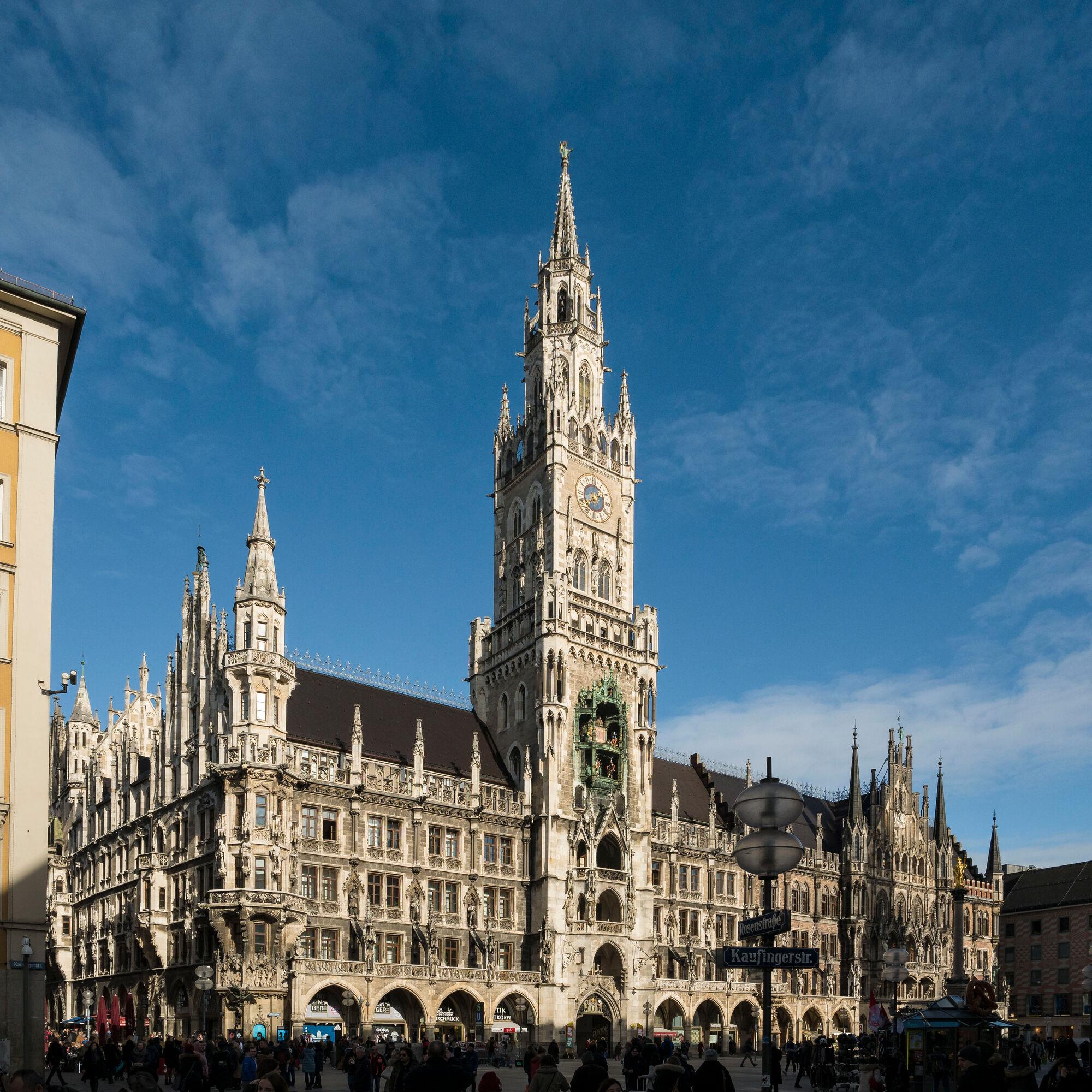 Munich: Guided Tour of the historic Town Hall on Marienplatz – Munich, Germany