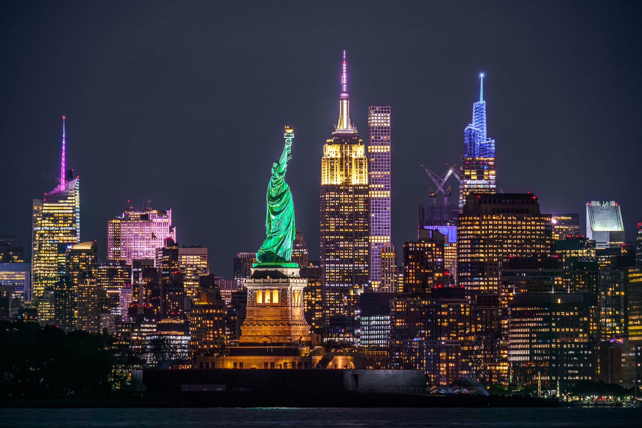 NYC at Night: 3-Hour Luxury Bus Tour of Top Highlights – New York City, New York