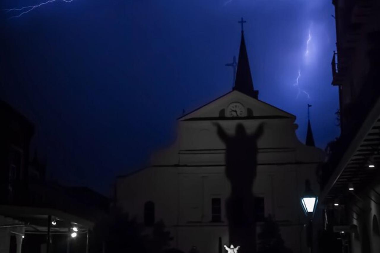 New Orleans: Historical Ghost Bus Tour – New Orleans, Louisiana