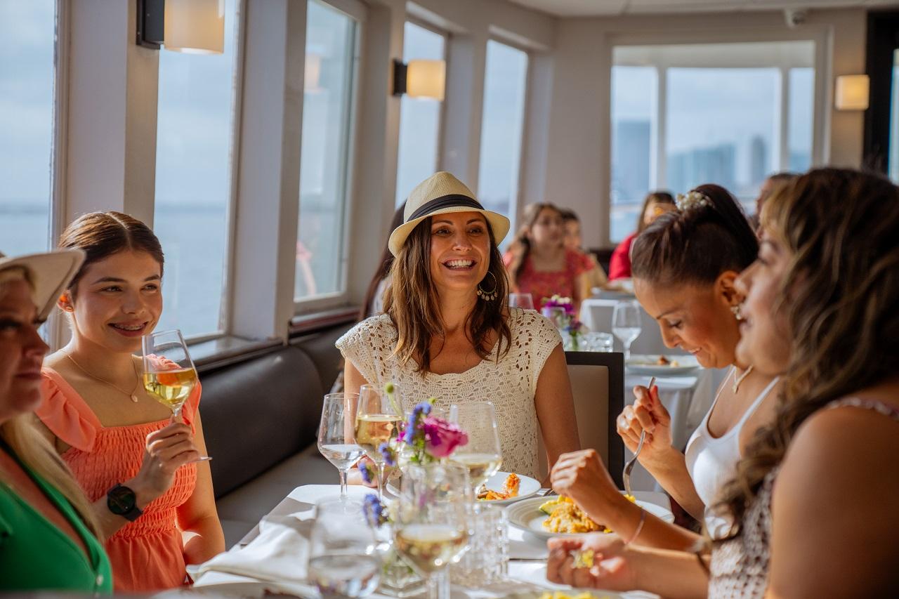 Newport Beach: Champagne and Brunch Buffet City Cruise – Newport Beach, California