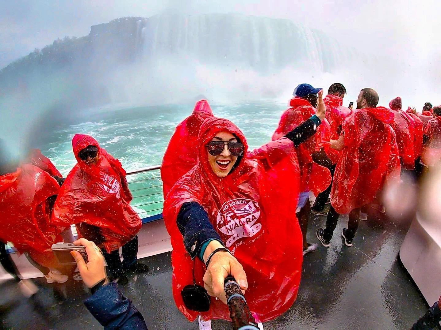 Niagara: 4-Hour Tour with Boat, Maple & Chocolate Tastings – Niagara Falls, Canada