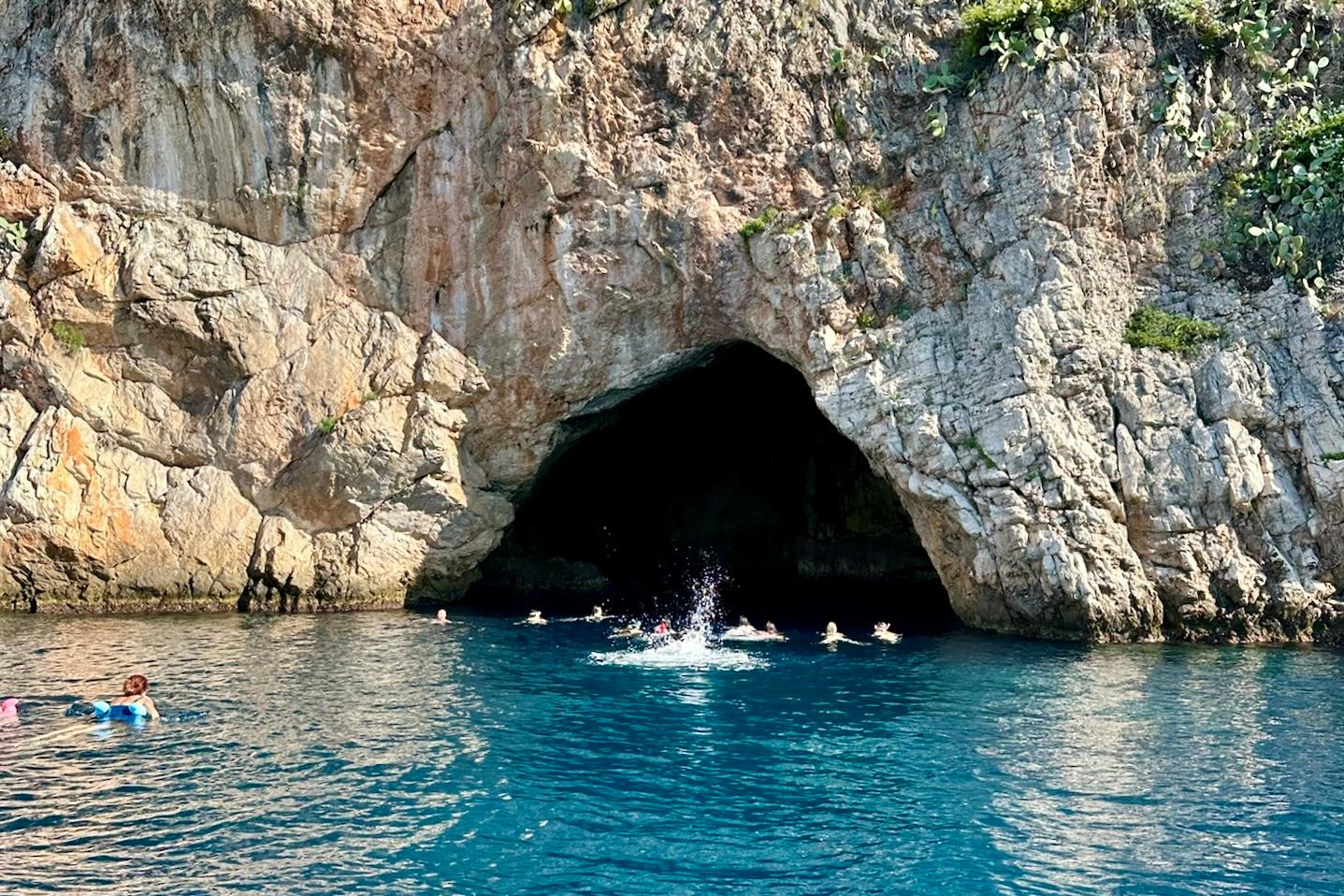 Nice: Mala Caves, Villefranche & Snorkeling Boat Tour – Monaco